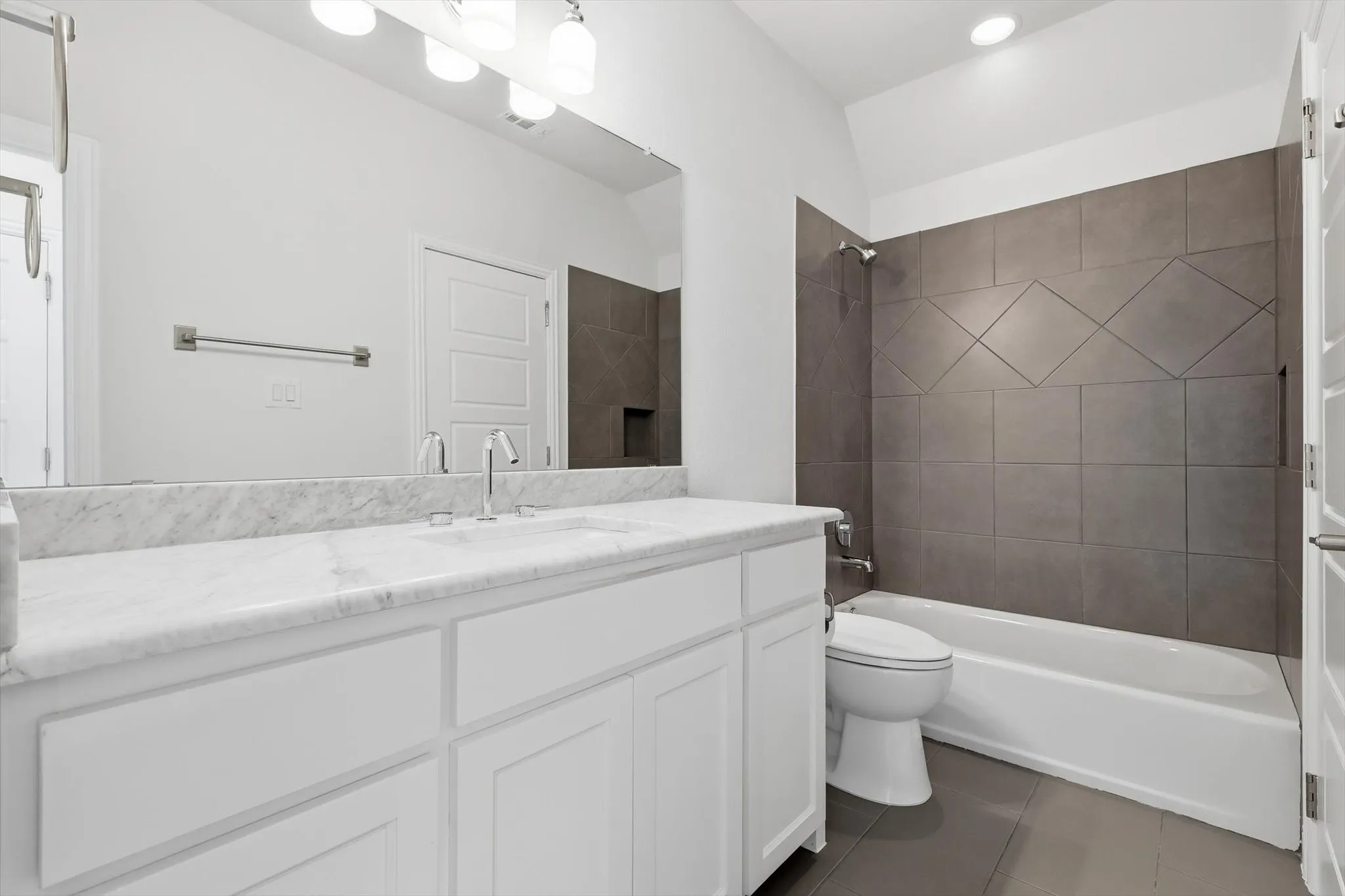 Single Family Residence For Sale in Collin County , 4243 Serenity Trail, Mc Kinney, Texas 75071, 4 Bedrooms, 5 Bathrooms, 3 Garage spaces, 4,504 Sqft, built in 2016, Price $1,150,000, mls#21237462, Real Estate Agent in Mc Kinney, Homes For Sale in Collin county, Homes For Sale in Mc Kinney, Realtor in Mc Kinney Texas, Real Estate Brokerage Independent Realty Texas, Luminita Cordes Realtor