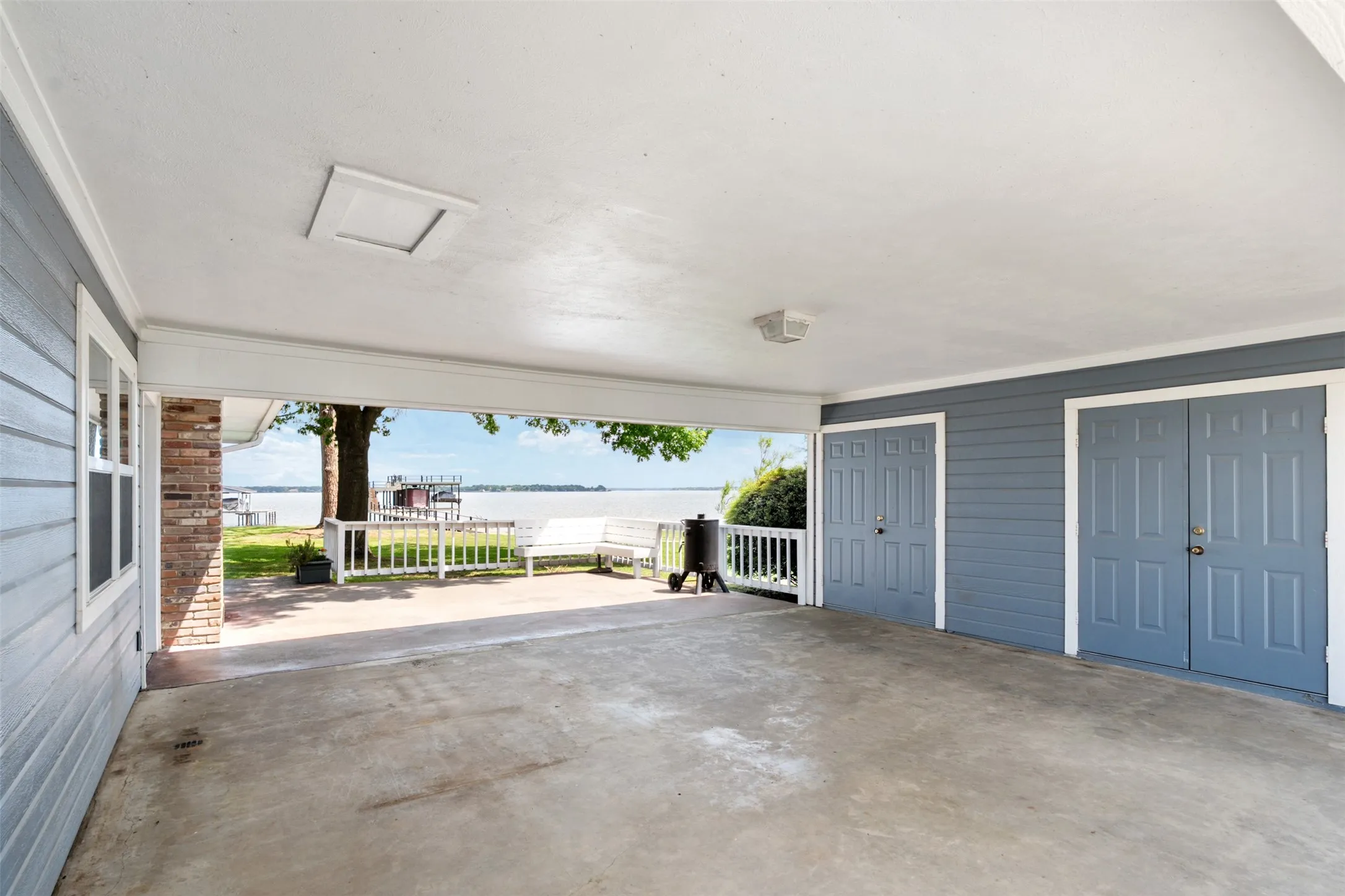 Single Family Residence For Sale in Henderson County , 238 Matador Ranch Road, Trinidad, Texas 75163, 3 Bedroom, 2 Bathroom, Garage spaces, 1,692 Sqft, built in 1970, mls#21237017, Real Estate Agent in Trinidad, Homes For Sale in Henderson county, Homes For Sale in Trinidad, Realtor in Trinidad Texas, Real Estate Brokerage Independent Realty Texas, Luminita Cordes Realtor