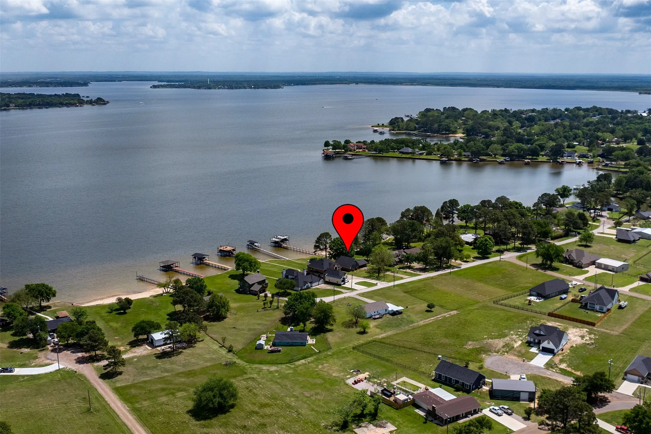Single Family Residence For Sale in Henderson County , 238 Matador Ranch Road, Trinidad, Texas 75163, 3 Bedroom, 2 Bathroom, Garage spaces, 1,692 Sqft, built in 1970, mls#21237017, Real Estate Agent in Trinidad, Homes For Sale in Henderson county, Homes For Sale in Trinidad, Realtor in Trinidad Texas, Real Estate Brokerage Independent Realty Texas, Luminita Cordes Realtor