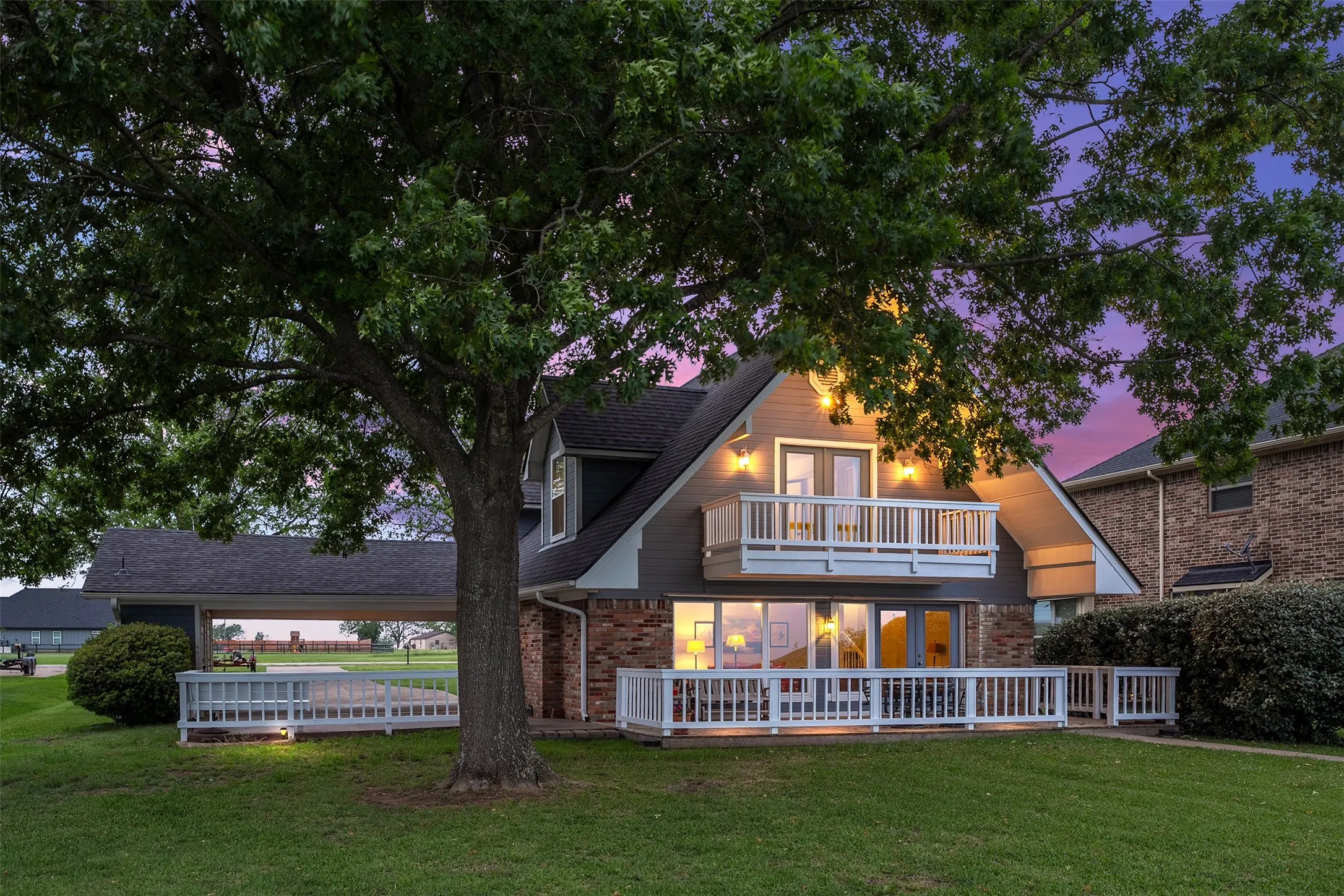 Single Family Residence For Sale in Henderson County , 238 Matador Ranch Road, Trinidad, Texas 75163, 3 Bedroom, 2 Bathroom, Garage spaces, 1,692 Sqft, built in 1970, mls#21237017, Real Estate Agent in Trinidad, Homes For Sale in Henderson county, Homes For Sale in Trinidad, Realtor in Trinidad Texas, Real Estate Brokerage Independent Realty Texas, Luminita Cordes Realtor