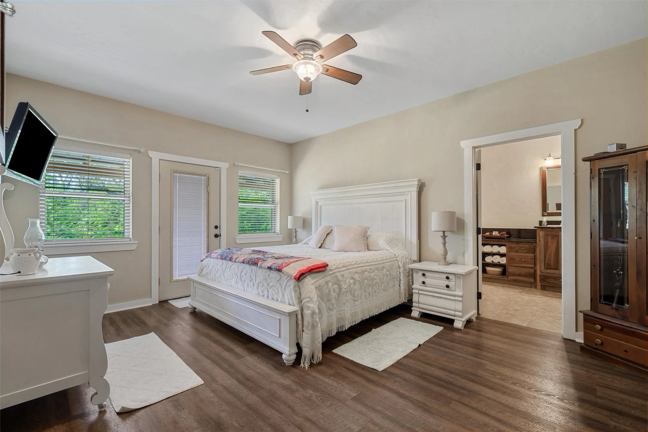 Single Family Residence For Sale in Wood County , 891 County Road 4740, Winnsboro, Texas 75494, 4 Bedroom, 2 Bathroom, Garage spaces, 2,034 Sqft, built in 2012, Price $694,500, mls#21237815, Real Estate Agent in Winnsboro, Homes For Sale in Wood county, Homes For Sale in Winnsboro, Realtor in Winnsboro Texas, Real Estate Brokerage Independent Realty Texas, Luminita Cordes Realtor