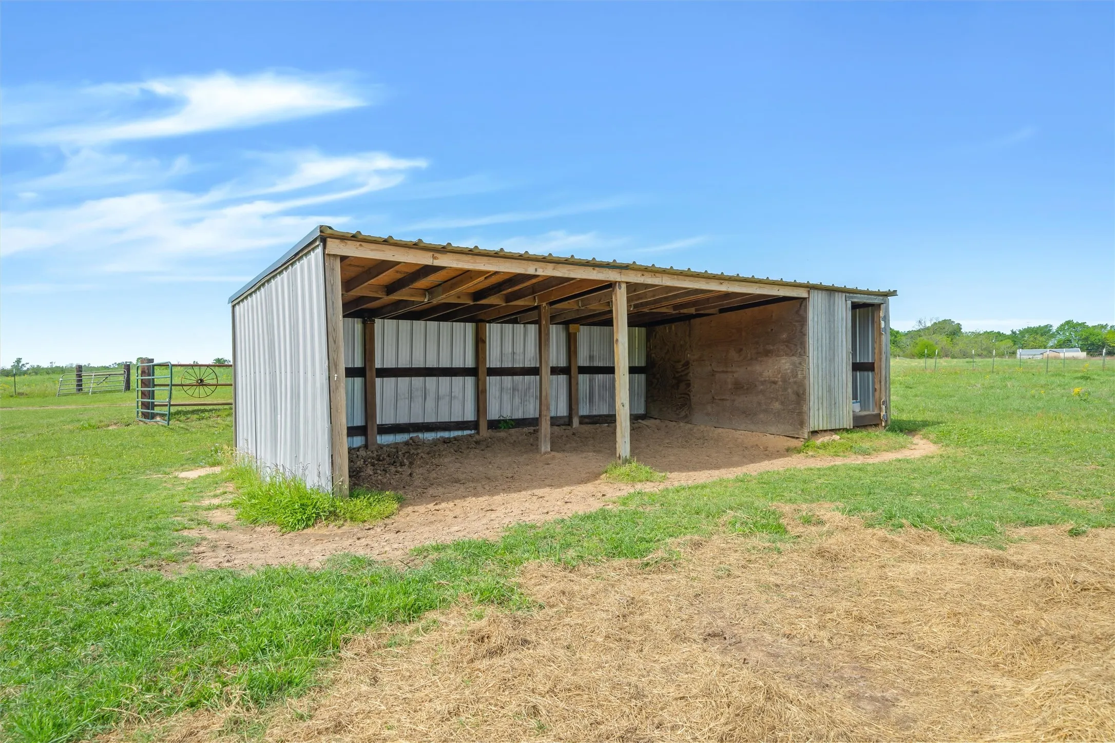 Single Family Residence For Sale in Wood County , 891 County Road 4740, Winnsboro, Texas 75494, 4 Bedroom, 2 Bathroom, Garage spaces, 2,034 Sqft, built in 2012, Price $694,500, mls#21237815, Real Estate Agent in Winnsboro, Homes For Sale in Wood county, Homes For Sale in Winnsboro, Realtor in Winnsboro Texas, Real Estate Brokerage Independent Realty Texas, Luminita Cordes Realtor