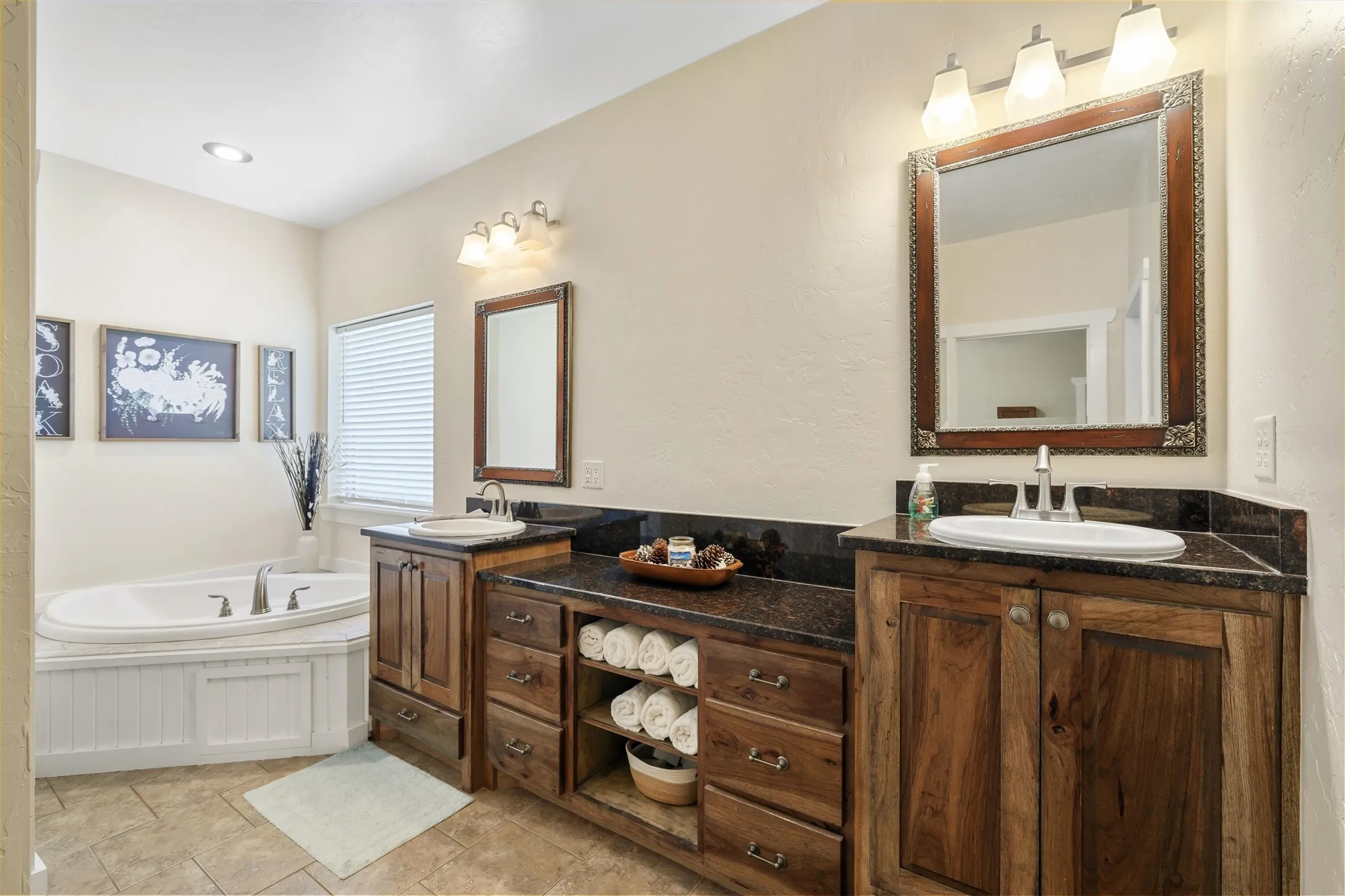 Single Family Residence For Sale in Wood County , 891 County Road 4740, Winnsboro, Texas 75494, 4 Bedroom, 2 Bathroom, Garage spaces, 2,034 Sqft, built in 2012, Price $694,500, mls#21237815, Real Estate Agent in Winnsboro, Homes For Sale in Wood county, Homes For Sale in Winnsboro, Realtor in Winnsboro Texas, Real Estate Brokerage Independent Realty Texas, Luminita Cordes Realtor