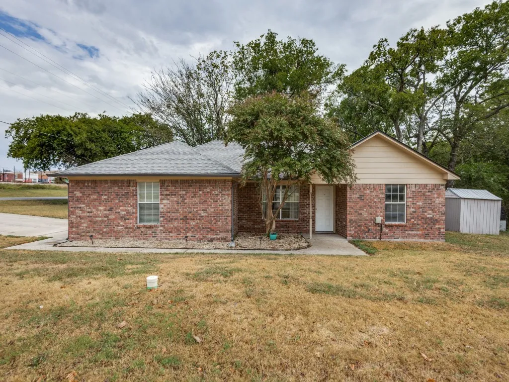 Cute and charming low maintenance home