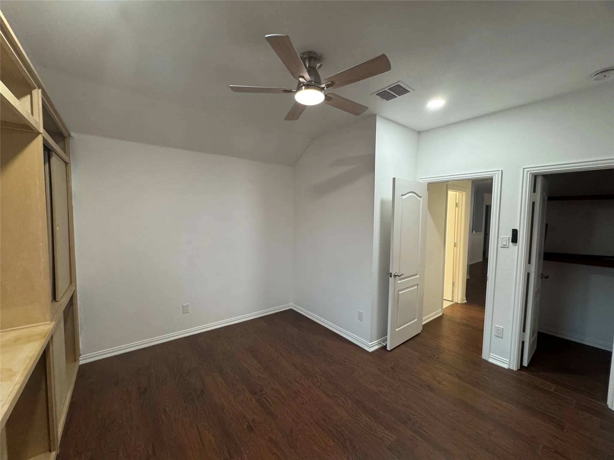 Single Family Residence For Sale in Denton County , 2105 Woodview Drive, Flower Mound, Texas 75028, 5 Bedroom, 4 Bathroom, 2 Garage spaces, 3,229 Sqft, built in 2001, mls#21238008, Real Estate Agent in Flower Mound, Homes For Sale in Denton county, Homes For Sale in Flower Mound, Realtor in Flower Mound Texas, Real Estate Brokerage Independent Realty Texas, Luminita Cordes Realtor