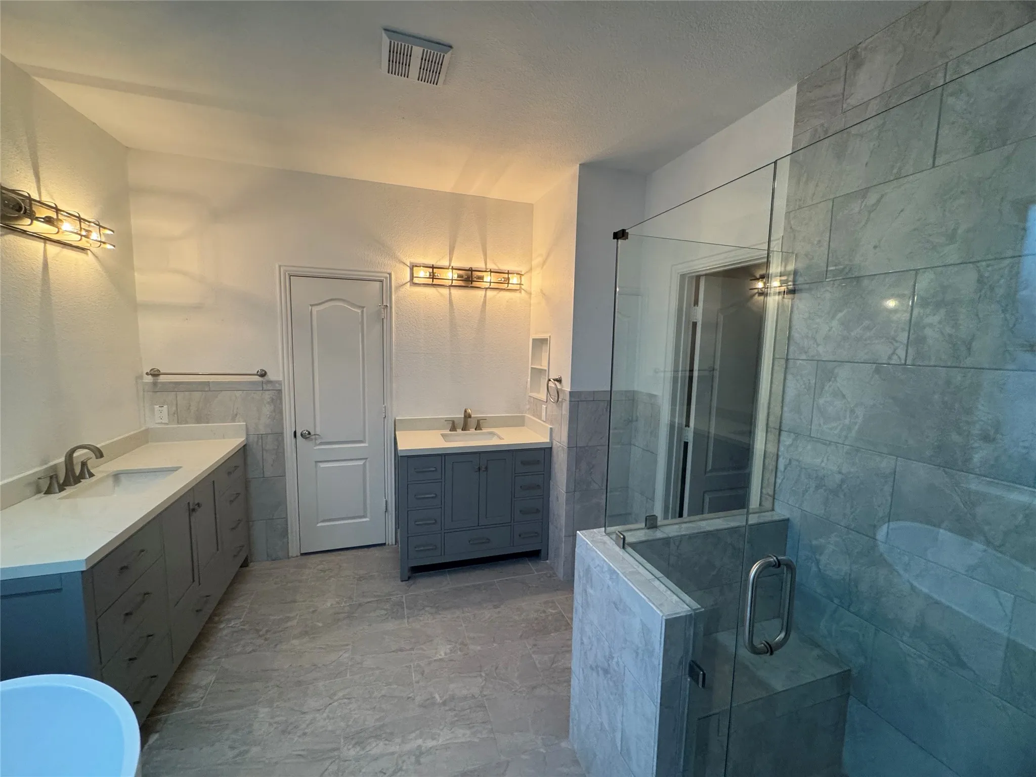 Single Family Residence For Sale in Denton County , 2105 Woodview Drive, Flower Mound, Texas 75028, 5 Bedroom, 4 Bathroom, 2 Garage spaces, 3,229 Sqft, built in 2001, mls#21238008, Real Estate Agent in Flower Mound, Homes For Sale in Denton county, Homes For Sale in Flower Mound, Realtor in Flower Mound Texas, Real Estate Brokerage Independent Realty Texas, Luminita Cordes Realtor