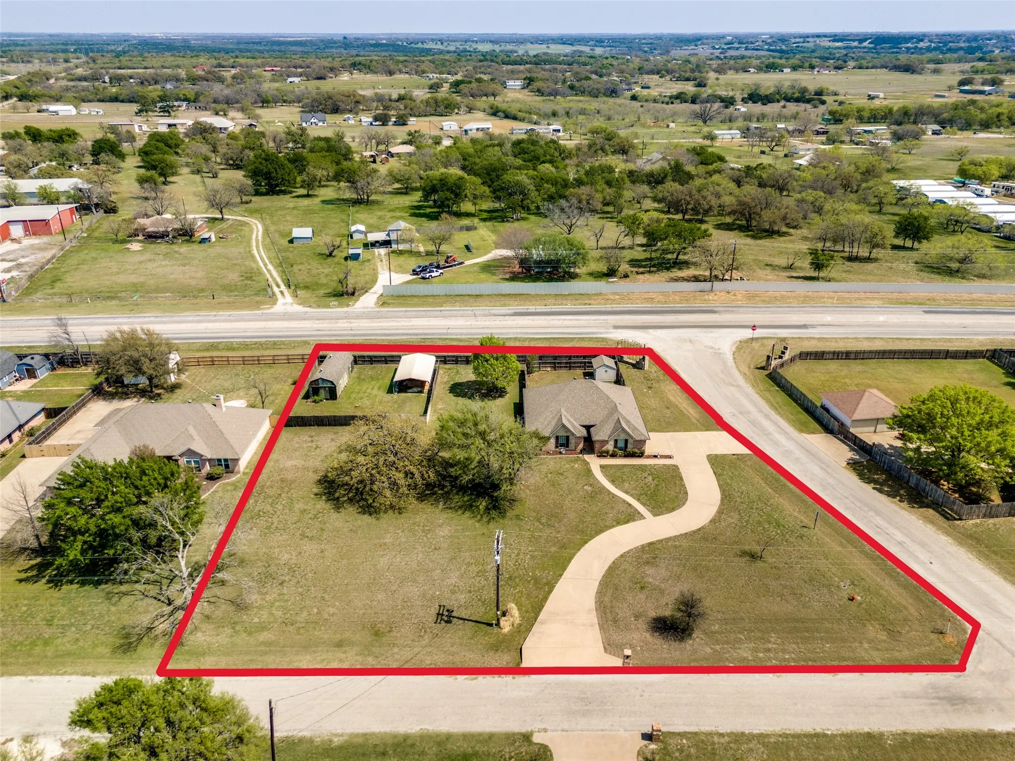 Single Family Residence For Sale in Hood County , 3901 Bonita Court, Granbury, Texas 76049, 3 Bedroom, 2 Bathroom, 2 Garage spaces, 1,789 Sqft, built in 2005, mls#21223477, Real Estate Agent in Granbury, Homes For Sale in Hood county, Homes For Sale in Granbury, Realtor in Granbury Texas, Real Estate Brokerage Independent Realty Texas, Luminita Cordes Realtor