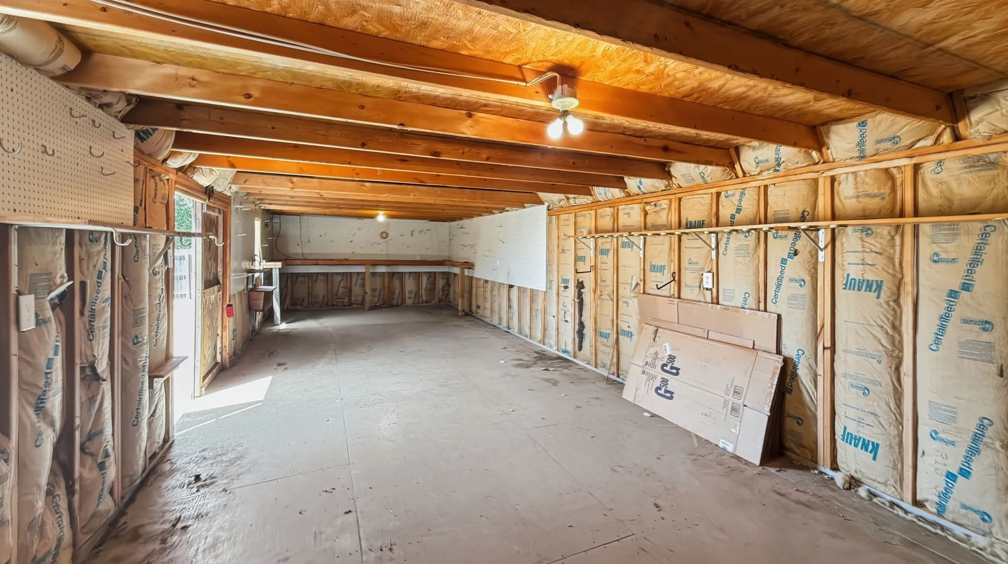 Insulated barn with electric