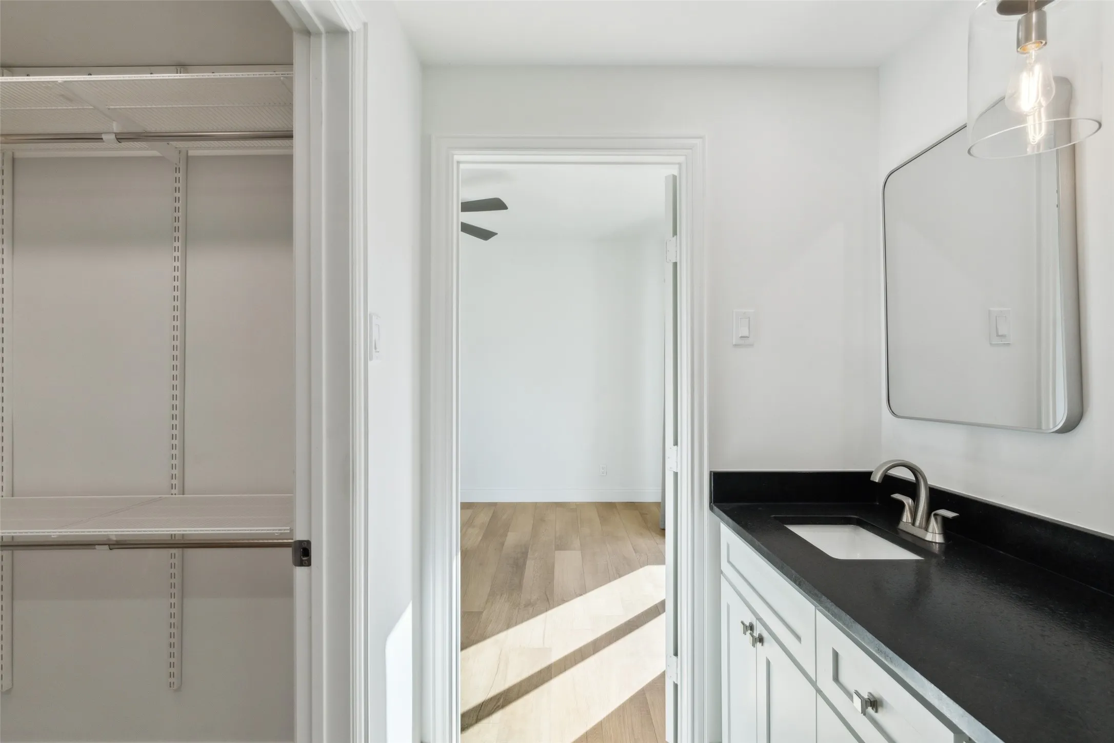 Condominium For Sale in Dallas County , 8750 Park Lane 132, Dallas, Texas 75231, 1 Bedroom, 1 Bathroom, 1 Garage spaces, 701 Sqft, built in 1982, Preowned, mls#21231796, Real Estate Agent in Dallas, Homes For Sale in Dallas county, Homes For Sale in Dallas, Realtor in Dallas Texas, Real Estate Brokerage Independent Realty Texas, Luminita Cordes Realtor