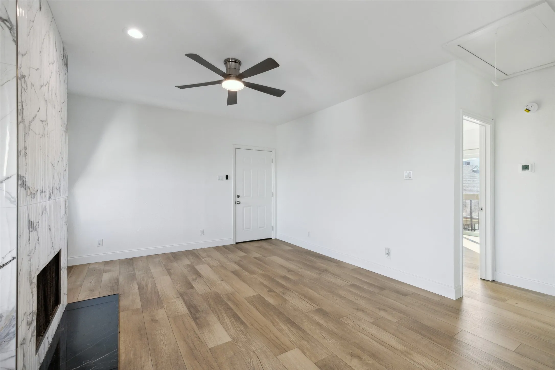Condominium For Sale in Dallas County , 8750 Park Lane 132, Dallas, Texas 75231, 1 Bedroom, 1 Bathroom, 1 Garage spaces, 701 Sqft, built in 1982, Preowned, mls#21231796, Real Estate Agent in Dallas, Homes For Sale in Dallas county, Homes For Sale in Dallas, Realtor in Dallas Texas, Real Estate Brokerage Independent Realty Texas, Luminita Cordes Realtor