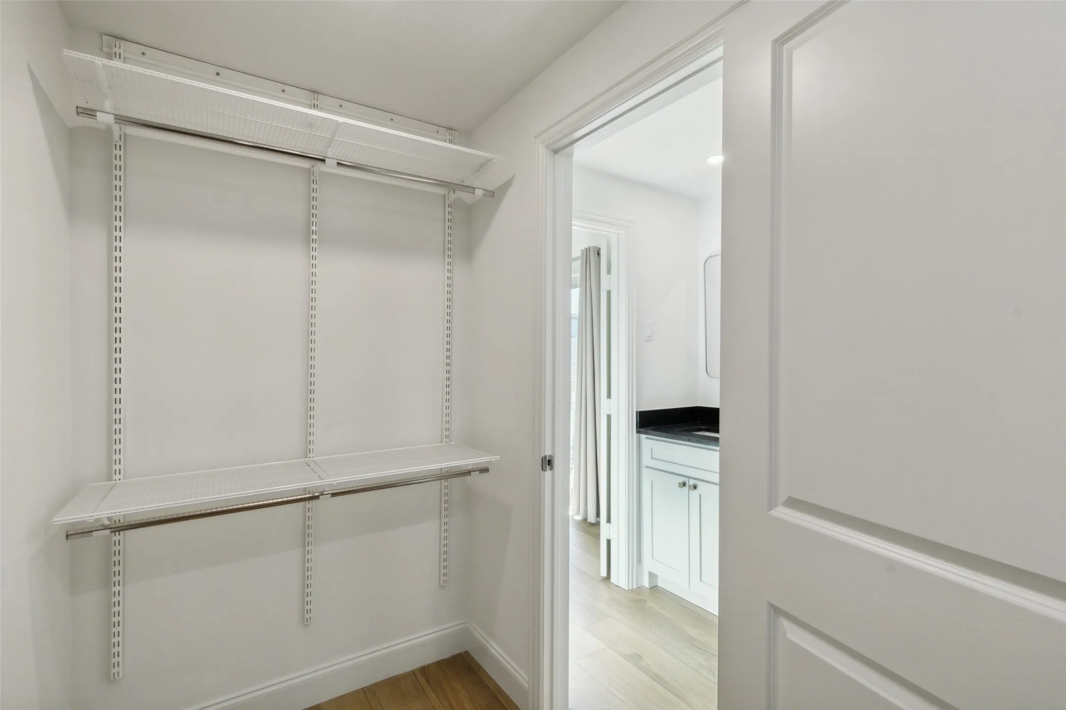 Condominium For Sale in Dallas County , 8750 Park Lane 132, Dallas, Texas 75231, 1 Bedroom, 1 Bathroom, 1 Garage spaces, 701 Sqft, built in 1982, Preowned, mls#21231796, Real Estate Agent in Dallas, Homes For Sale in Dallas county, Homes For Sale in Dallas, Realtor in Dallas Texas, Real Estate Brokerage Independent Realty Texas, Luminita Cordes Realtor