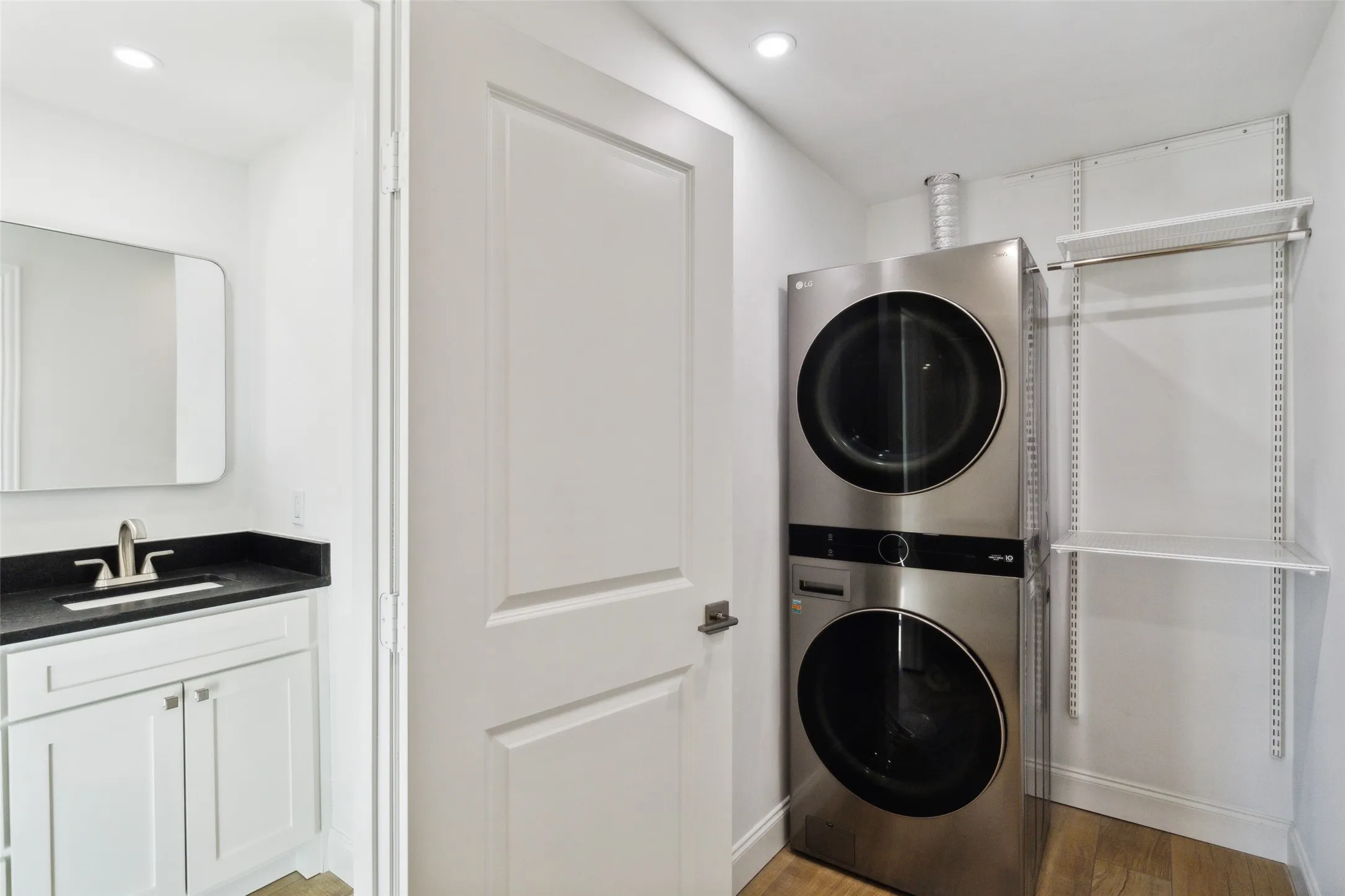 Condominium For Sale in Dallas County , 8750 Park Lane 132, Dallas, Texas 75231, 1 Bedroom, 1 Bathroom, 1 Garage spaces, 701 Sqft, built in 1982, Preowned, mls#21231796, Real Estate Agent in Dallas, Homes For Sale in Dallas county, Homes For Sale in Dallas, Realtor in Dallas Texas, Real Estate Brokerage Independent Realty Texas, Luminita Cordes Realtor