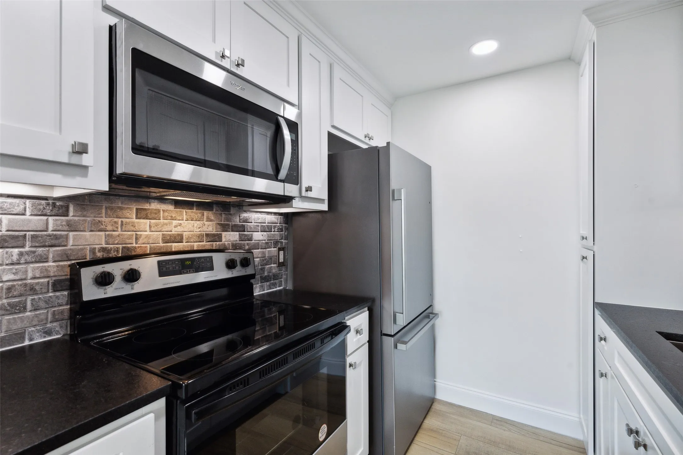 Condominium For Sale in Dallas County , 8750 Park Lane 132, Dallas, Texas 75231, 1 Bedroom, 1 Bathroom, 1 Garage spaces, 701 Sqft, built in 1982, Preowned, mls#21231796, Real Estate Agent in Dallas, Homes For Sale in Dallas county, Homes For Sale in Dallas, Realtor in Dallas Texas, Real Estate Brokerage Independent Realty Texas, Luminita Cordes Realtor