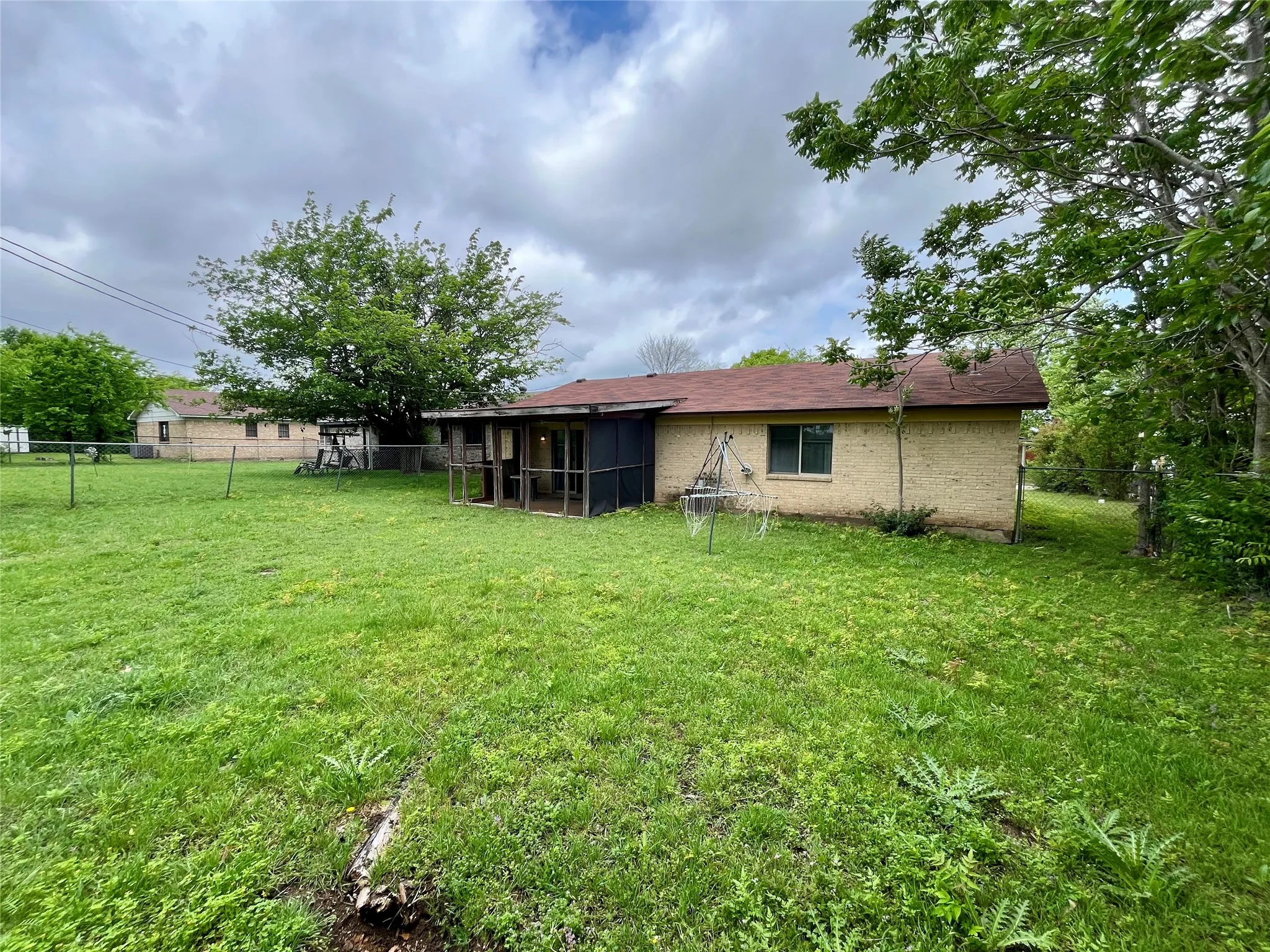 Single Family Residence For Sale in Dallas County , 858 Lexington Drive, Lancaster, Texas 75134, 3 Bedrooms, 2 Bathrooms, 2 Garage spaces, 1,308 Sqft, built in 1970, Preowned, Price $195,000, mls#21237639, Real Estate Agent in Lancaster, Homes For Sale in Dallas county, Homes For Sale in Lancaster, Realtor in Lancaster Texas, Real Estate Brokerage Independent Realty Texas, Luminita Cordes Realtor