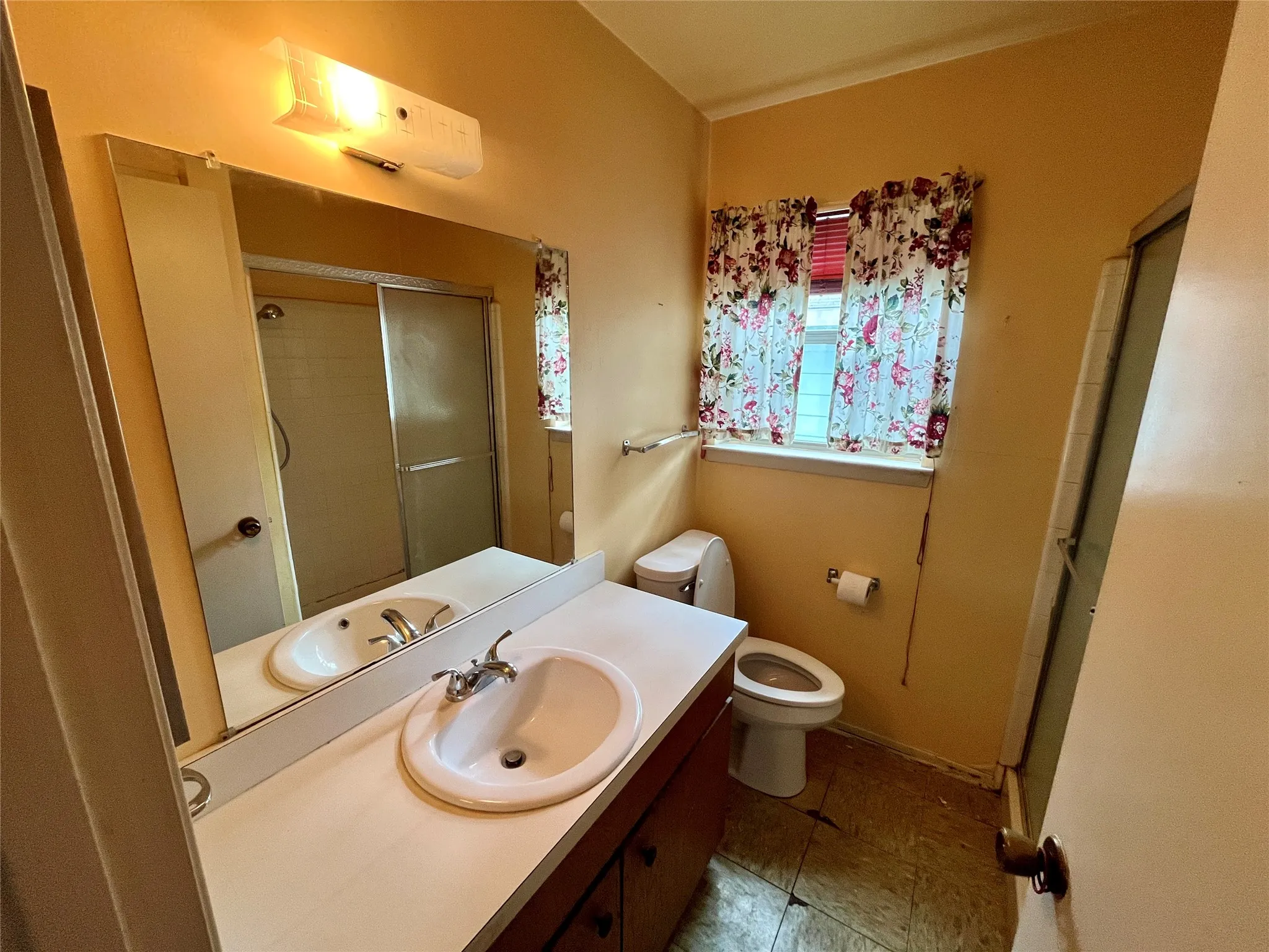 Single Family Residence For Sale in Dallas County , 858 Lexington Drive, Lancaster, Texas 75134, 3 Bedrooms, 2 Bathrooms, 2 Garage spaces, 1,308 Sqft, built in 1970, Preowned, Price $195,000, mls#21237639, Real Estate Agent in Lancaster, Homes For Sale in Dallas county, Homes For Sale in Lancaster, Realtor in Lancaster Texas, Real Estate Brokerage Independent Realty Texas, Luminita Cordes Realtor