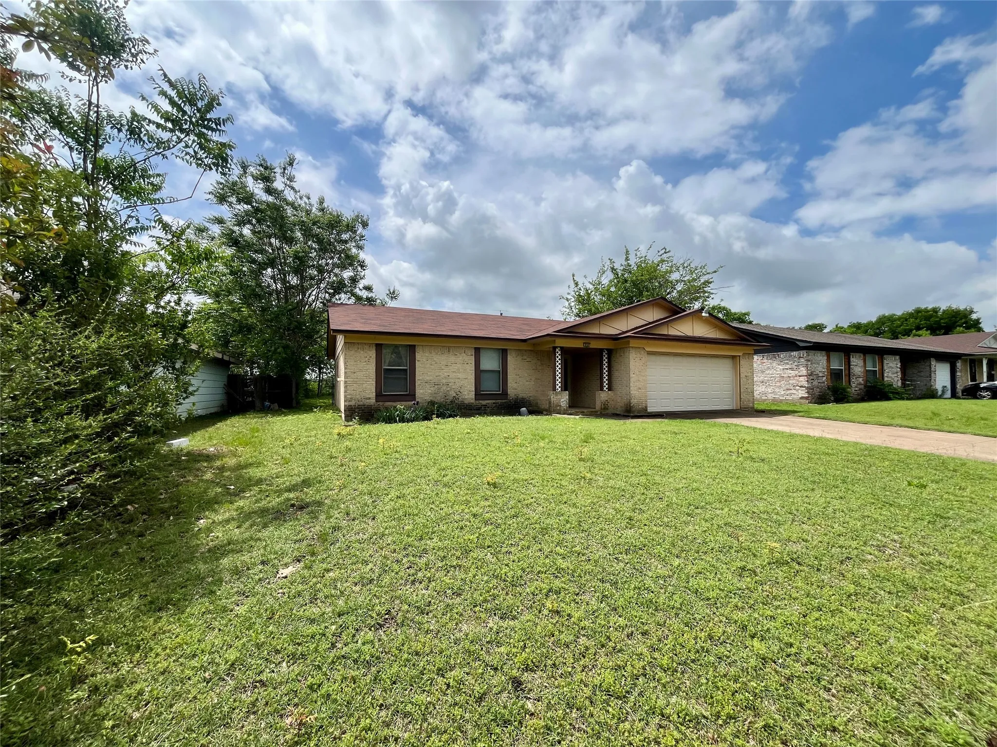 Single Family Residence For Sale in Dallas County , 858 Lexington Drive, Lancaster, Texas 75134, 3 Bedrooms, 2 Bathrooms, 2 Garage spaces, 1,308 Sqft, built in 1970, Preowned, Price $195,000, mls#21237639, Real Estate Agent in Lancaster, Homes For Sale in Dallas county, Homes For Sale in Lancaster, Realtor in Lancaster Texas, Real Estate Brokerage Independent Realty Texas, Luminita Cordes Realtor