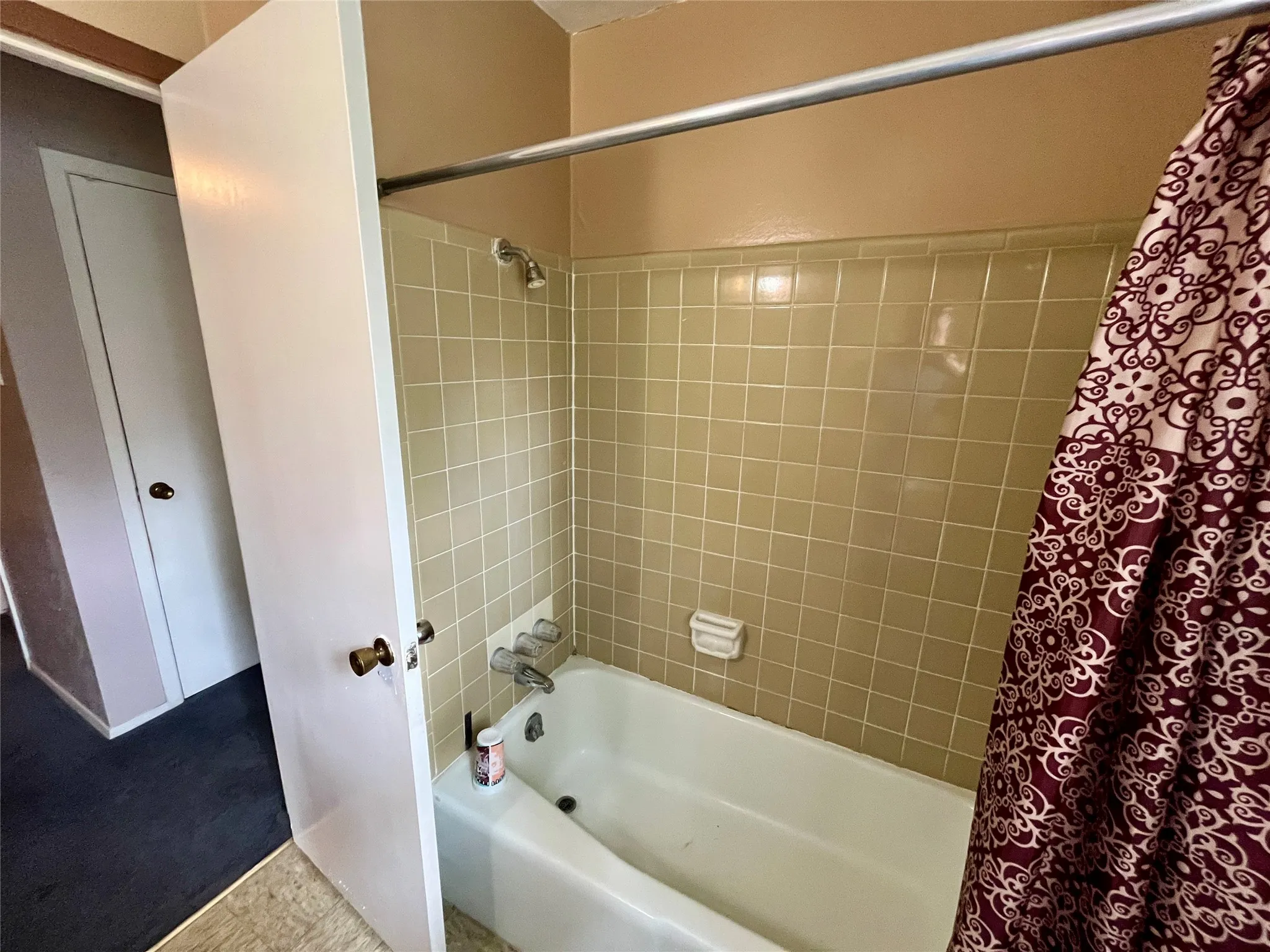 Single Family Residence For Sale in Dallas County , 858 Lexington Drive, Lancaster, Texas 75134, 3 Bedrooms, 2 Bathrooms, 2 Garage spaces, 1,308 Sqft, built in 1970, Preowned, Price $195,000, mls#21237639, Real Estate Agent in Lancaster, Homes For Sale in Dallas county, Homes For Sale in Lancaster, Realtor in Lancaster Texas, Real Estate Brokerage Independent Realty Texas, Luminita Cordes Realtor