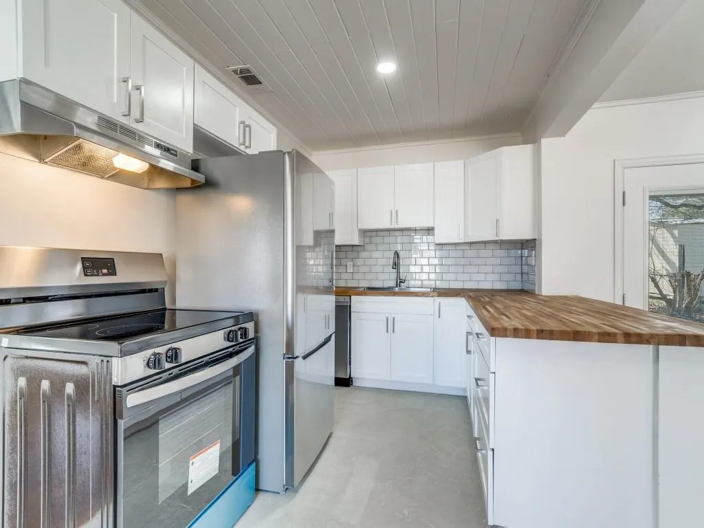 Single Family Residence For Sale in Tarrant County , 4528 Newman Drive, Haltom City, Texas 76117, 3 Bedroom, 1 Bathroom, Garage spaces, 1,376 Sqft, built in 1955, mls#21237950, Real Estate Agent in Haltom City, Homes For Sale in Tarrant county, Homes For Sale in Haltom City, Realtor in Haltom City Texas, Real Estate Brokerage Independent Realty Texas, Luminita Cordes Realtor