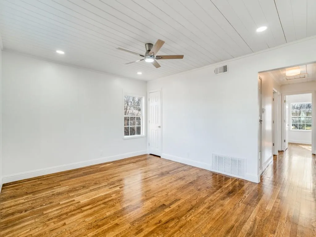 Single Family Residence For Sale in Tarrant County , 4528 Newman Drive, Haltom City, Texas 76117, 3 Bedroom, 1 Bathroom, Garage spaces, 1,376 Sqft, built in 1955, mls#21237950, Real Estate Agent in Haltom City, Homes For Sale in Tarrant county, Homes For Sale in Haltom City, Realtor in Haltom City Texas, Real Estate Brokerage Independent Realty Texas, Luminita Cordes Realtor