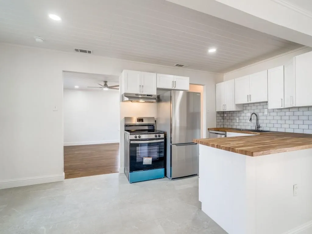 Single Family Residence For Sale in Tarrant County , 4528 Newman Drive, Haltom City, Texas 76117, 3 Bedroom, 1 Bathroom, Garage spaces, 1,376 Sqft, built in 1955, mls#21237950, Real Estate Agent in Haltom City, Homes For Sale in Tarrant county, Homes For Sale in Haltom City, Realtor in Haltom City Texas, Real Estate Brokerage Independent Realty Texas, Luminita Cordes Realtor