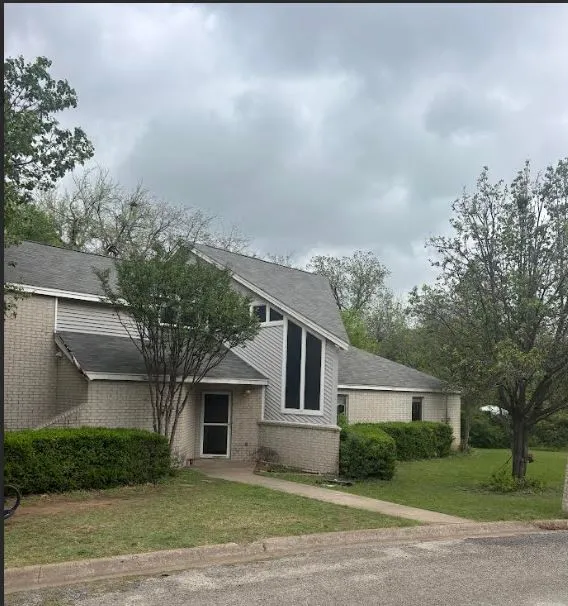 Single Family Residence For Sale in Montague County , 6 Creekwood Trail, Bowie, Texas 76230, 4 Bedroom, 3 Bathroom, 1 Garage spaces, 1,992 Sqft, built in 2001, mls#21227842, Real Estate Agent in Bowie, Homes For Sale in Montague county, Homes For Sale in Bowie, Realtor in Bowie Texas, Real Estate Brokerage Independent Realty Texas, Luminita Cordes Realtor