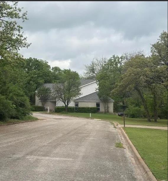 Single Family Residence For Sale in Montague County , 6 Creekwood Trail, Bowie, Texas 76230, 4 Bedroom, 3 Bathroom, 1 Garage spaces, 1,992 Sqft, built in 2001, mls#21227842, Real Estate Agent in Bowie, Homes For Sale in Montague county, Homes For Sale in Bowie, Realtor in Bowie Texas, Real Estate Brokerage Independent Realty Texas, Luminita Cordes Realtor