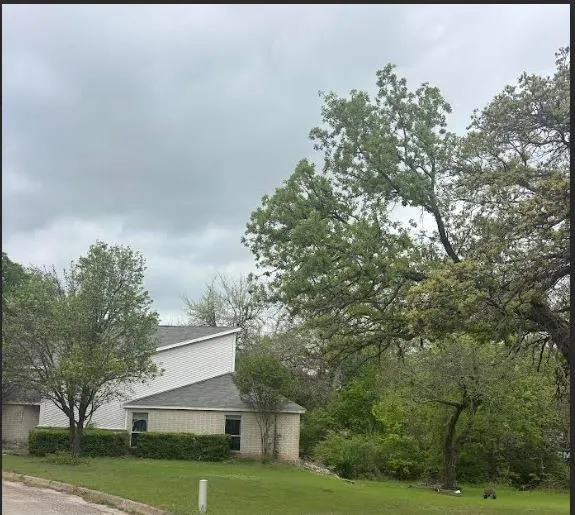 Single Family Residence For Sale in Montague County , 6 Creekwood Trail, Bowie, Texas 76230, 4 Bedroom, 3 Bathroom, 1 Garage spaces, 1,992 Sqft, built in 2001, mls#21227842, Real Estate Agent in Bowie, Homes For Sale in Montague county, Homes For Sale in Bowie, Realtor in Bowie Texas, Real Estate Brokerage Independent Realty Texas, Luminita Cordes Realtor
