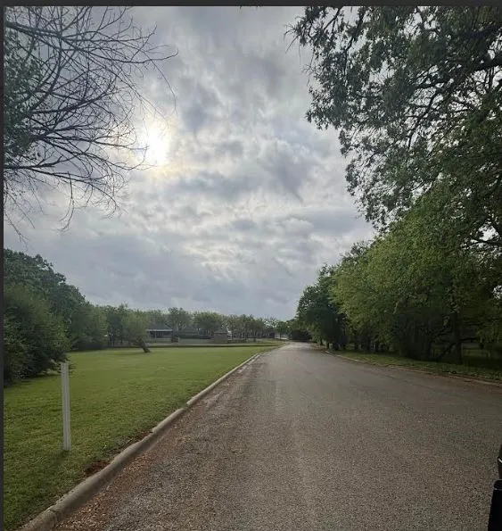 Single Family Residence For Sale in Montague County , 6 Creekwood Trail, Bowie, Texas 76230, 4 Bedroom, 3 Bathroom, 1 Garage spaces, 1,992 Sqft, built in 2001, mls#21227842, Real Estate Agent in Bowie, Homes For Sale in Montague county, Homes For Sale in Bowie, Realtor in Bowie Texas, Real Estate Brokerage Independent Realty Texas, Luminita Cordes Realtor