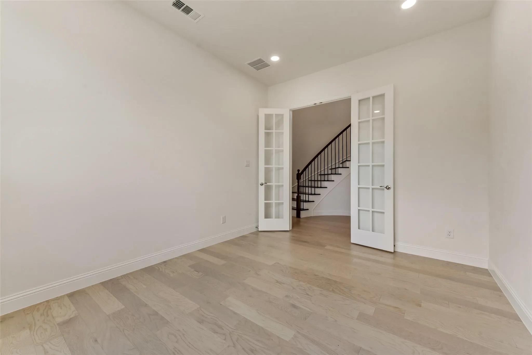 Single Family Residence For Rent in Collin County , 4601 Parkridge Drive, Plano, Texas 75024, 5 Bedrooms, 5 Bathrooms, 2 Garage spaces, 3,397 Sqft, built in 2022, Preowned, Price $4,500, mls#21238118, Real Estate Agent in Plano, Homes For Rent in Collin county, Homes For Rent in Plano, Realtor in Plano Texas, Real Estate Brokerage Independent Realty Texas, Luminita Cordes Realtor