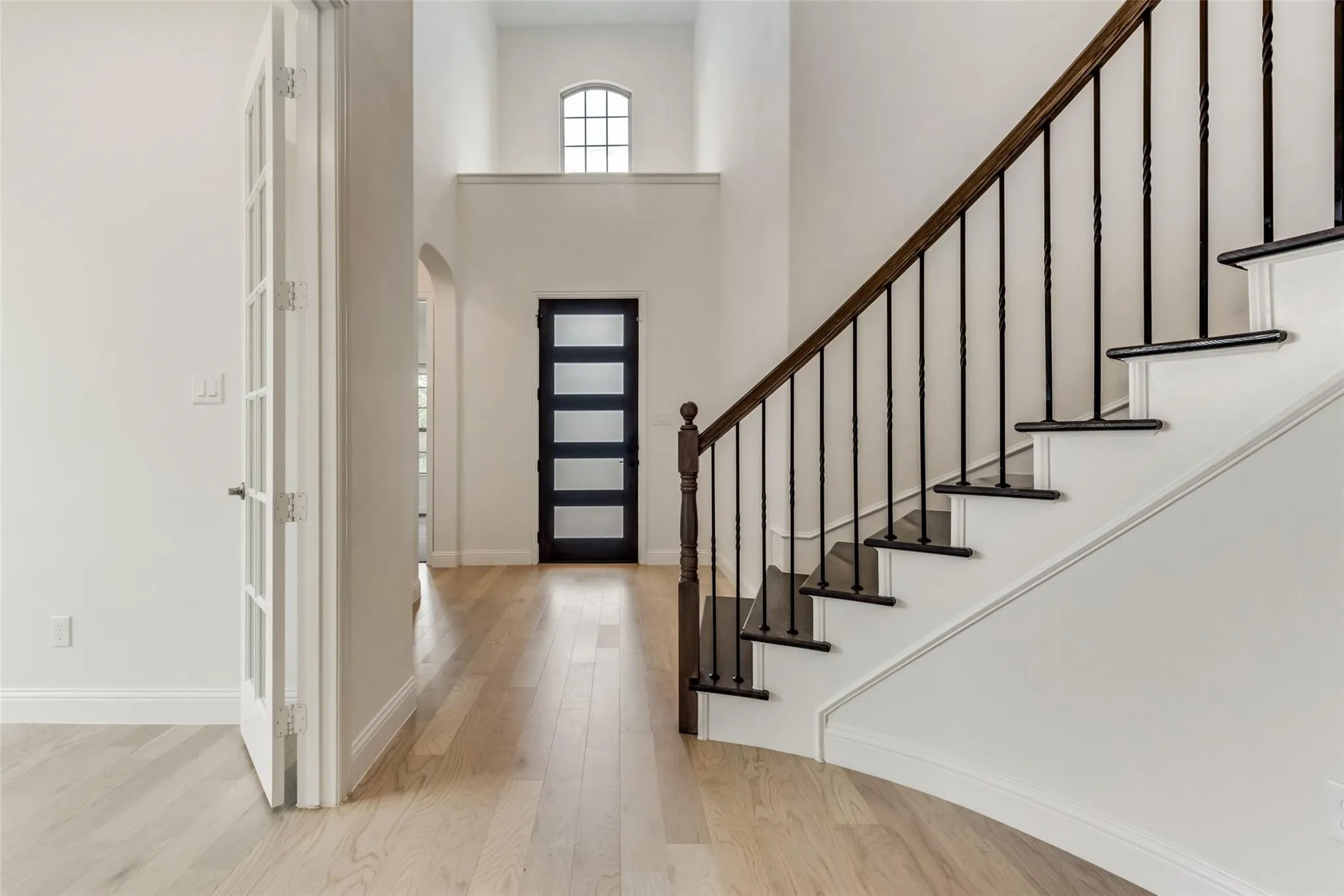 Single Family Residence For Rent in Collin County , 4601 Parkridge Drive, Plano, Texas 75024, 5 Bedrooms, 5 Bathrooms, 2 Garage spaces, 3,397 Sqft, built in 2022, Preowned, Price $4,500, mls#21238118, Real Estate Agent in Plano, Homes For Rent in Collin county, Homes For Rent in Plano, Realtor in Plano Texas, Real Estate Brokerage Independent Realty Texas, Luminita Cordes Realtor