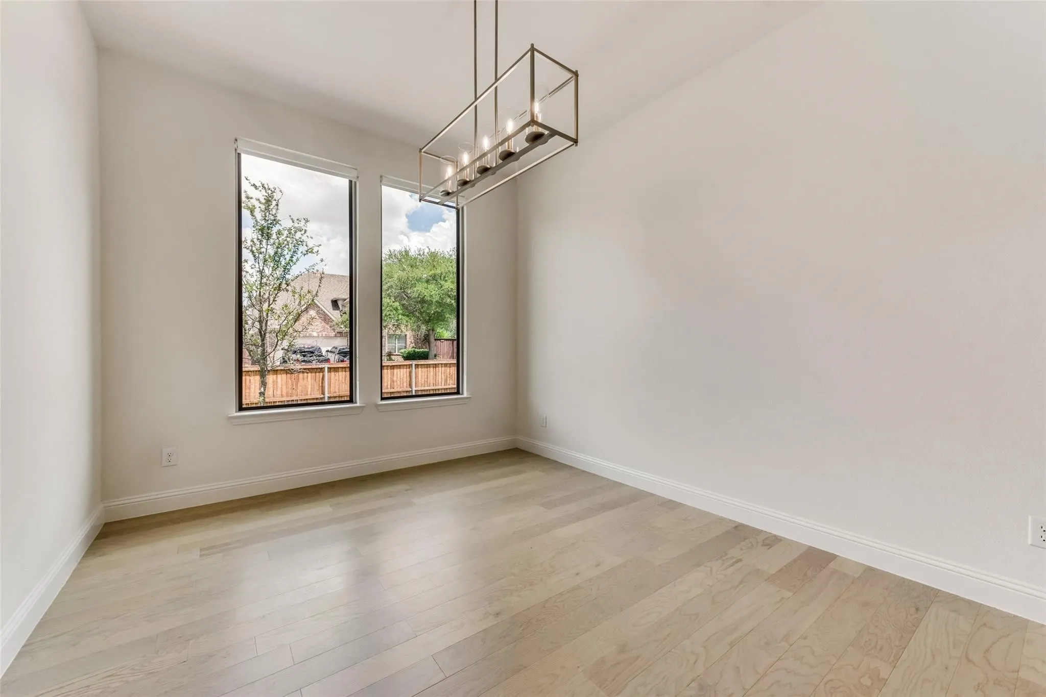 Single Family Residence For Rent in Collin County , 4601 Parkridge Drive, Plano, Texas 75024, 5 Bedrooms, 5 Bathrooms, 2 Garage spaces, 3,397 Sqft, built in 2022, Preowned, Price $4,500, mls#21238118, Real Estate Agent in Plano, Homes For Rent in Collin county, Homes For Rent in Plano, Realtor in Plano Texas, Real Estate Brokerage Independent Realty Texas, Luminita Cordes Realtor