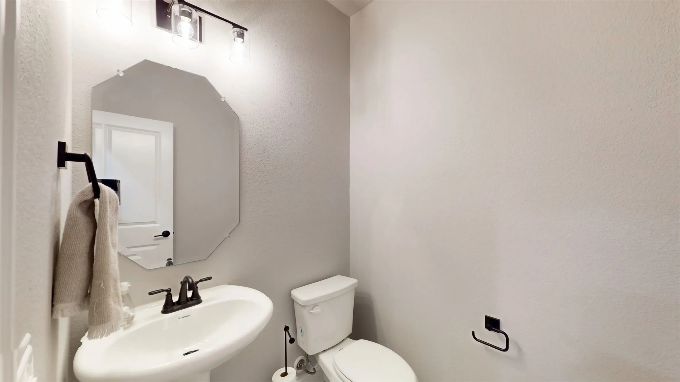 Single Family Residence For Sale in Johnson County , 12701 Cactus Court, Godley, Texas 76044, 5 Bedroom, 5 Bathroom, 3 Garage spaces, 4,040 Sqft, built in 2023, mls#21237571, Real Estate Agent in Godley, Homes For Sale in Johnson county, Homes For Sale in Godley, Realtor in Godley Texas, Real Estate Brokerage Independent Realty Texas, Luminita Cordes Realtor
