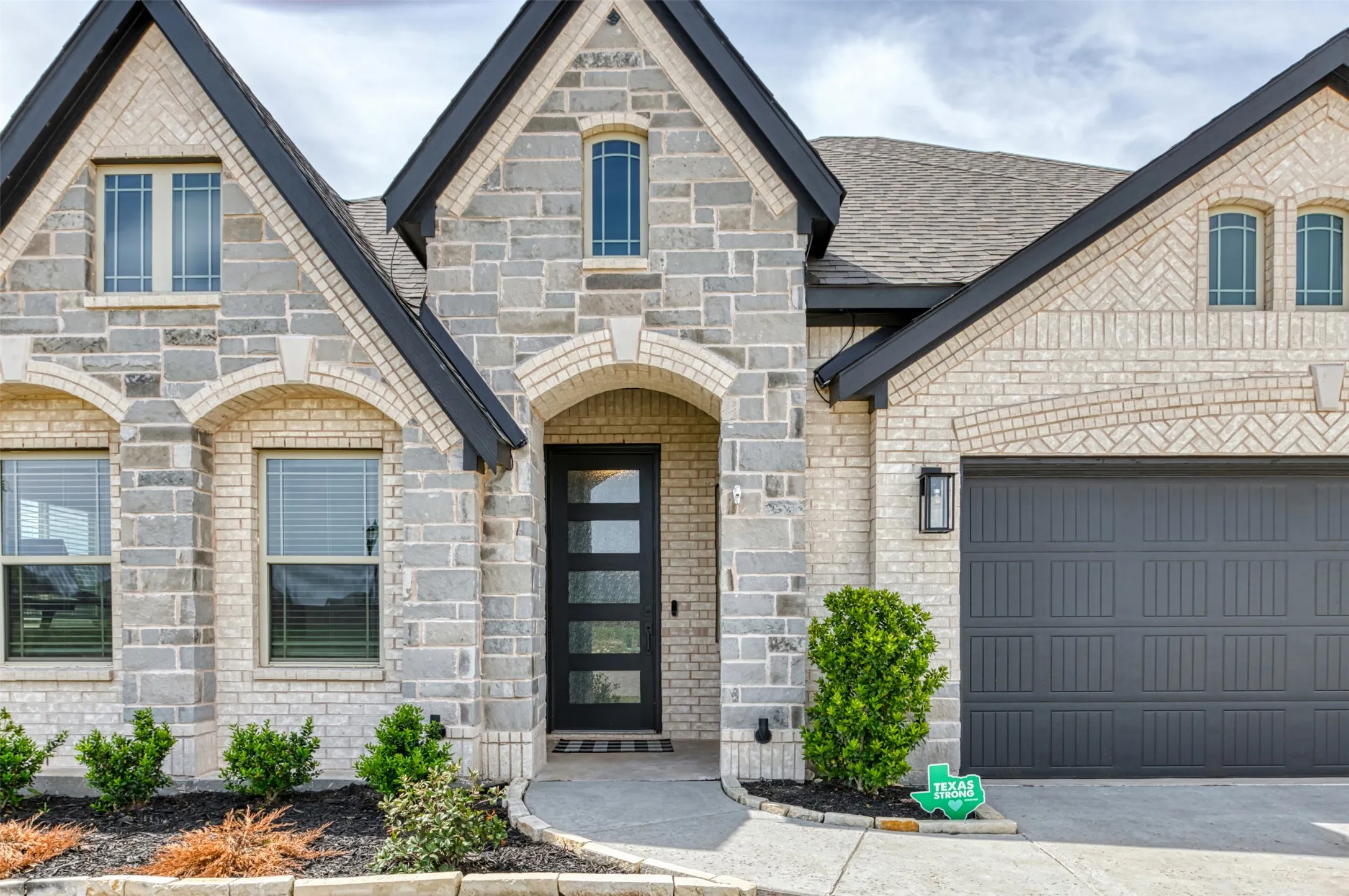 Single Family Residence For Sale in Johnson County , 12701 Cactus Court, Godley, Texas 76044, 5 Bedroom, 5 Bathroom, 3 Garage spaces, 4,040 Sqft, built in 2023, mls#21237571, Real Estate Agent in Godley, Homes For Sale in Johnson county, Homes For Sale in Godley, Realtor in Godley Texas, Real Estate Brokerage Independent Realty Texas, Luminita Cordes Realtor
