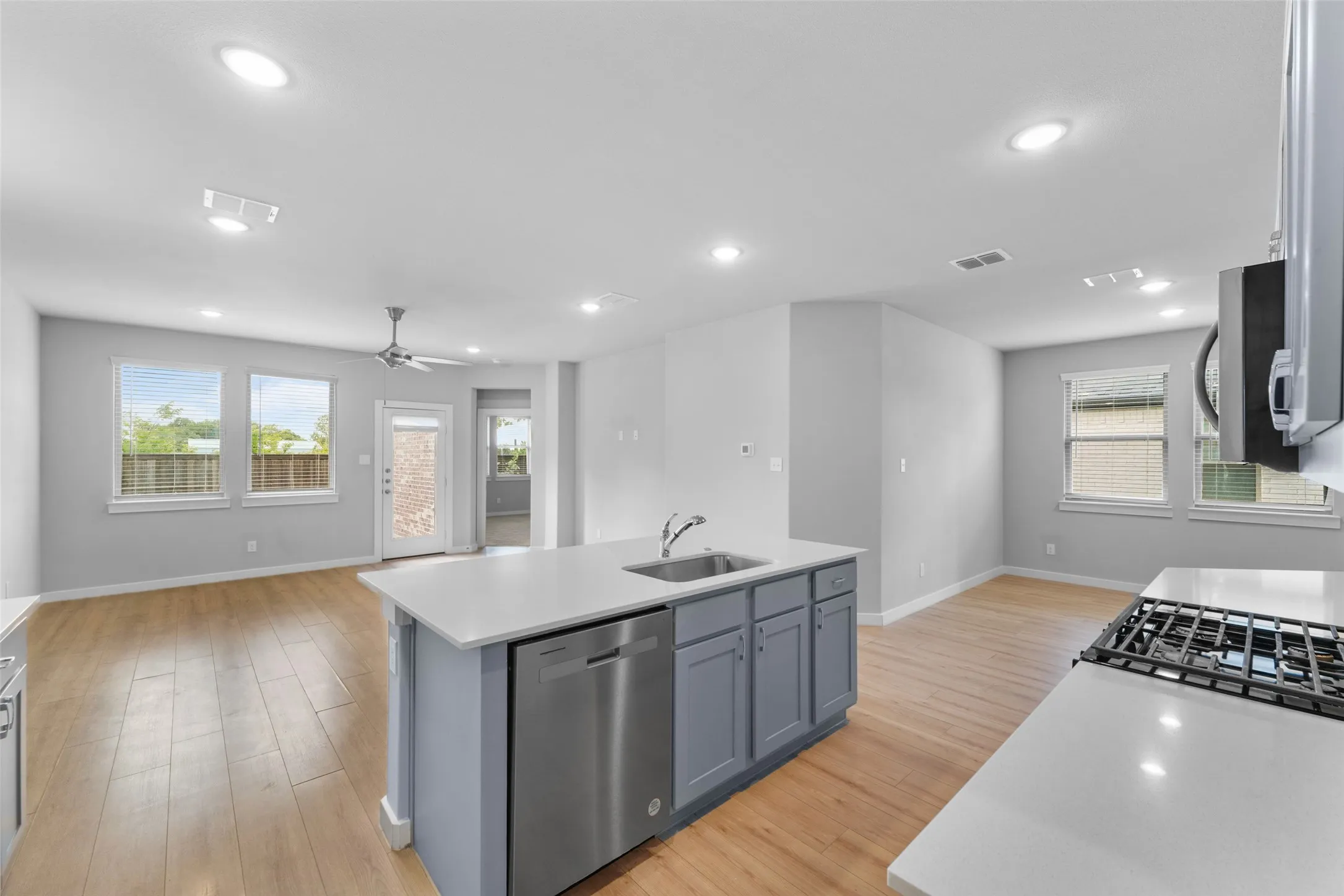 Single Family Residence For Sale in Kaufman County , 124 Mandarin Street, Forney, Texas 75126, 4 Bedroom, 3 Bathroom, 2 Garage spaces, 2,386 Sqft, built in 2022, Price $323,900, mls#21227639, Real Estate Agent in Forney, Homes For Sale in Kaufman county, Homes For Sale in Forney, Realtor in Forney Texas, Real Estate Brokerage Independent Realty Texas, Luminita Cordes Realtor