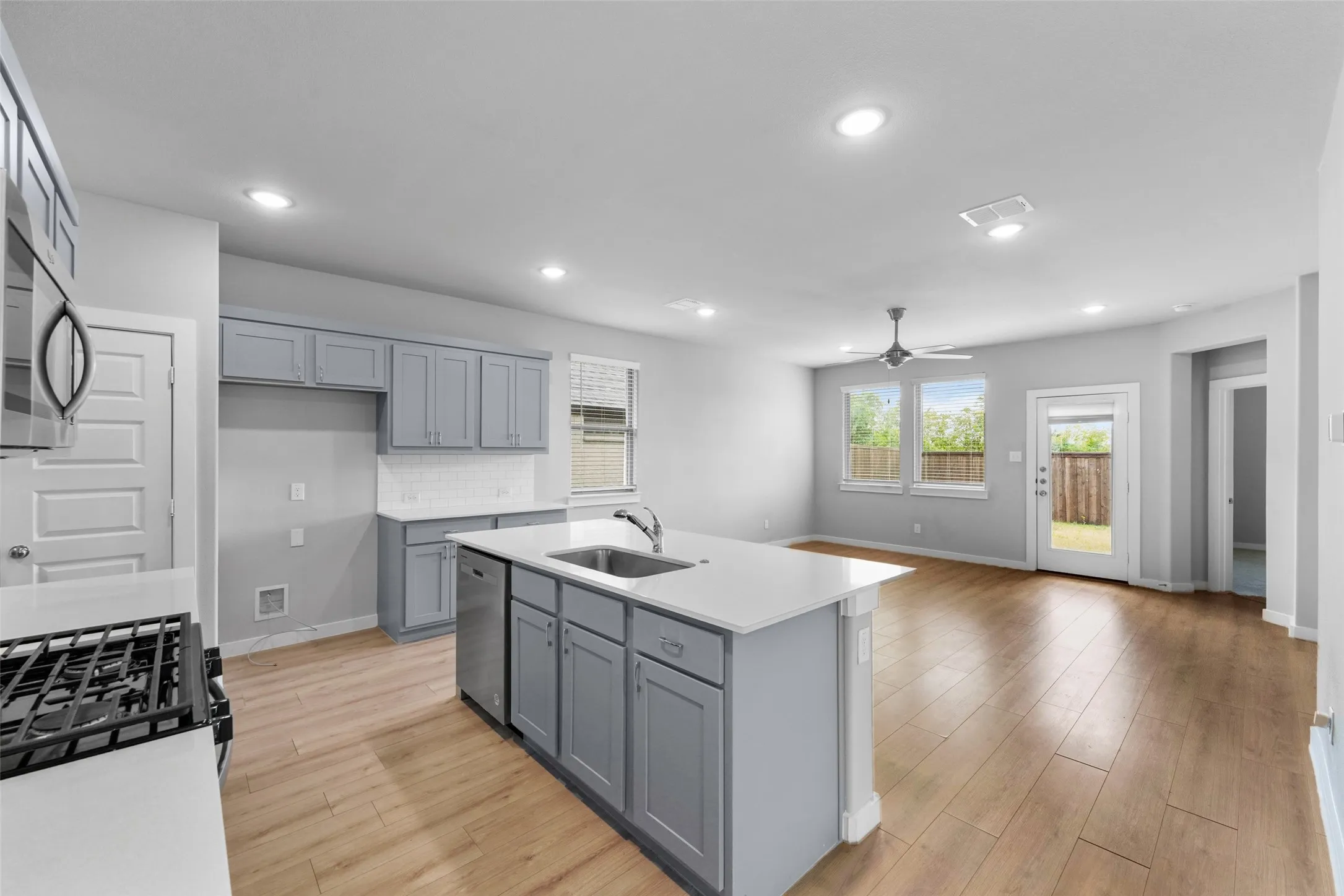 Single Family Residence For Sale in Kaufman County , 124 Mandarin Street, Forney, Texas 75126, 4 Bedroom, 3 Bathroom, 2 Garage spaces, 2,386 Sqft, built in 2022, Price $323,900, mls#21227639, Real Estate Agent in Forney, Homes For Sale in Kaufman county, Homes For Sale in Forney, Realtor in Forney Texas, Real Estate Brokerage Independent Realty Texas, Luminita Cordes Realtor