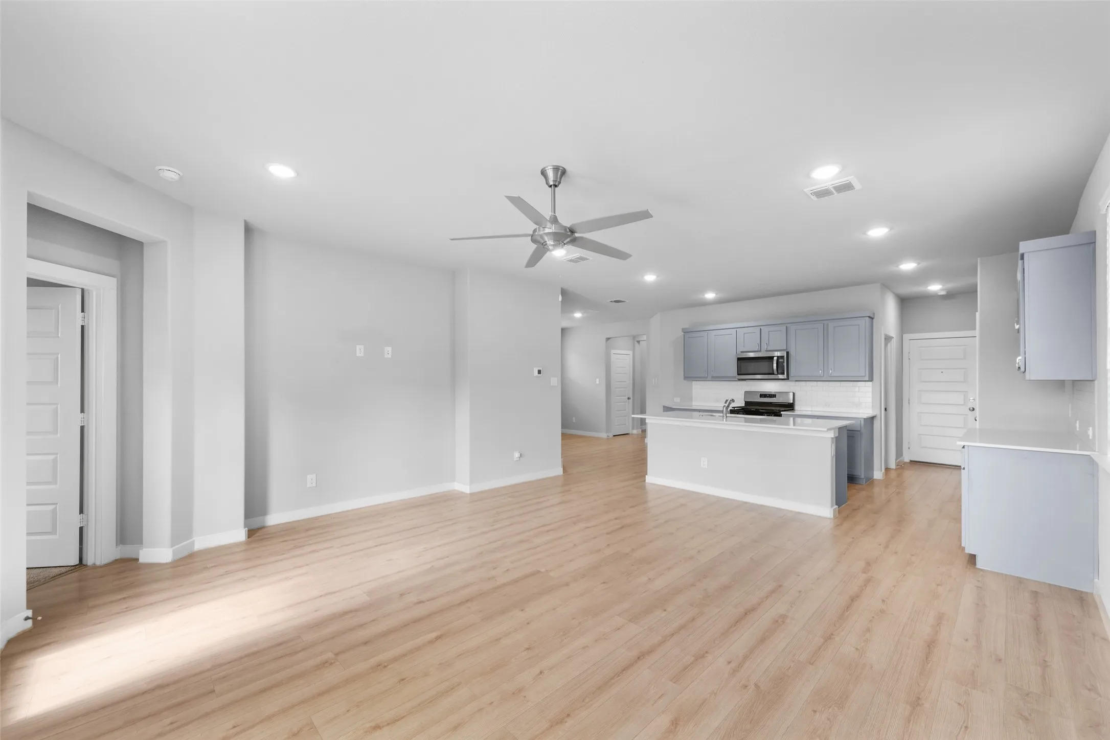 Single Family Residence For Sale in Kaufman County , 124 Mandarin Street, Forney, Texas 75126, 4 Bedroom, 3 Bathroom, 2 Garage spaces, 2,386 Sqft, built in 2022, Price $323,900, mls#21227639, Real Estate Agent in Forney, Homes For Sale in Kaufman county, Homes For Sale in Forney, Realtor in Forney Texas, Real Estate Brokerage Independent Realty Texas, Luminita Cordes Realtor