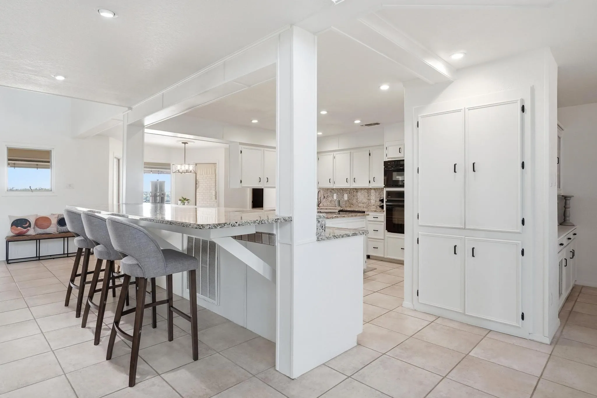 Single Family Residence For Sale in Coleman County , 1505 Hillcrest Street, Coleman, Texas 76834, 4 Bedroom, 4 Bathroom, 4 Garage spaces, 3,300 Sqft, built in 1984, Preowned, mls#21223460, Real Estate Agent in Coleman, Homes For Sale in Coleman county, Homes For Sale in Coleman, Realtor in Coleman Texas, Real Estate Brokerage Independent Realty Texas, Luminita Cordes Realtor