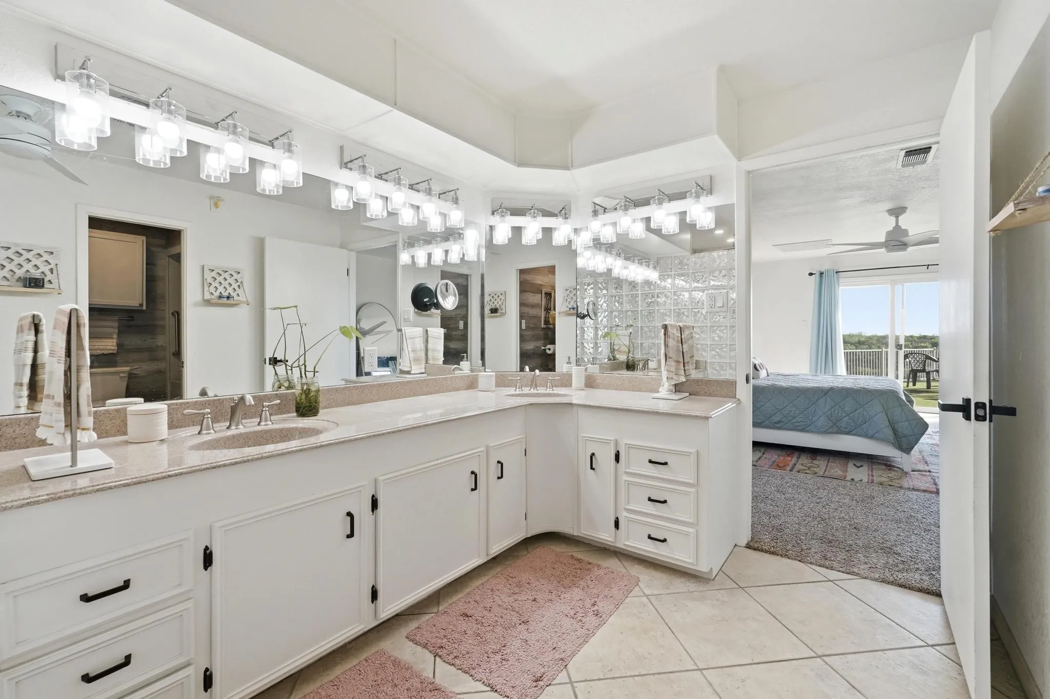 Single Family Residence For Sale in Coleman County , 1505 Hillcrest Street, Coleman, Texas 76834, 4 Bedroom, 4 Bathroom, 4 Garage spaces, 3,300 Sqft, built in 1984, Preowned, mls#21223460, Real Estate Agent in Coleman, Homes For Sale in Coleman county, Homes For Sale in Coleman, Realtor in Coleman Texas, Real Estate Brokerage Independent Realty Texas, Luminita Cordes Realtor