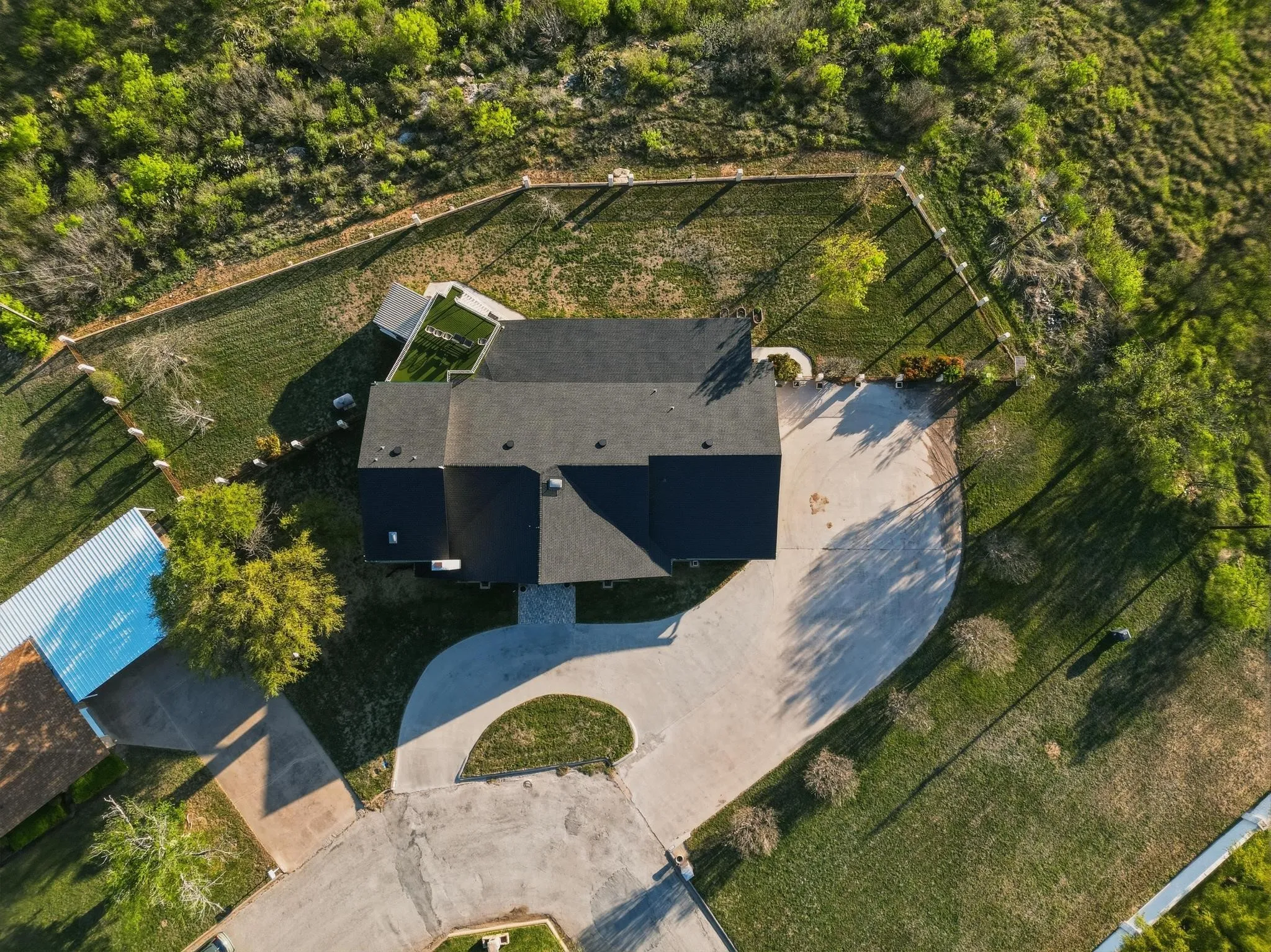 Single Family Residence For Sale in Coleman County , 1505 Hillcrest Street, Coleman, Texas 76834, 4 Bedroom, 4 Bathroom, 4 Garage spaces, 3,300 Sqft, built in 1984, Preowned, mls#21223460, Real Estate Agent in Coleman, Homes For Sale in Coleman county, Homes For Sale in Coleman, Realtor in Coleman Texas, Real Estate Brokerage Independent Realty Texas, Luminita Cordes Realtor