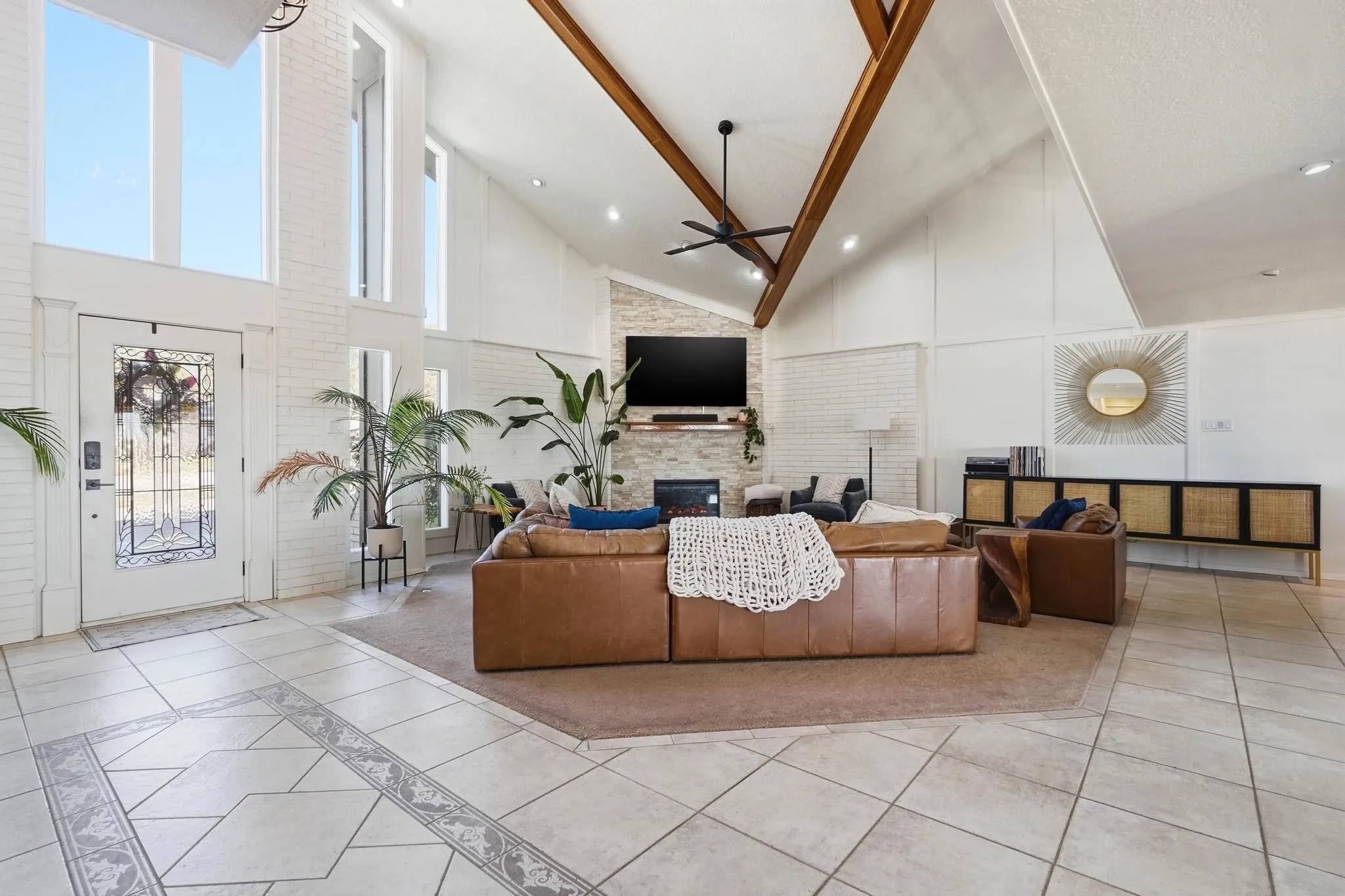 Single Family Residence For Sale in Coleman County , 1505 Hillcrest Street, Coleman, Texas 76834, 4 Bedroom, 4 Bathroom, 4 Garage spaces, 3,300 Sqft, built in 1984, Preowned, mls#21223460, Real Estate Agent in Coleman, Homes For Sale in Coleman county, Homes For Sale in Coleman, Realtor in Coleman Texas, Real Estate Brokerage Independent Realty Texas, Luminita Cordes Realtor