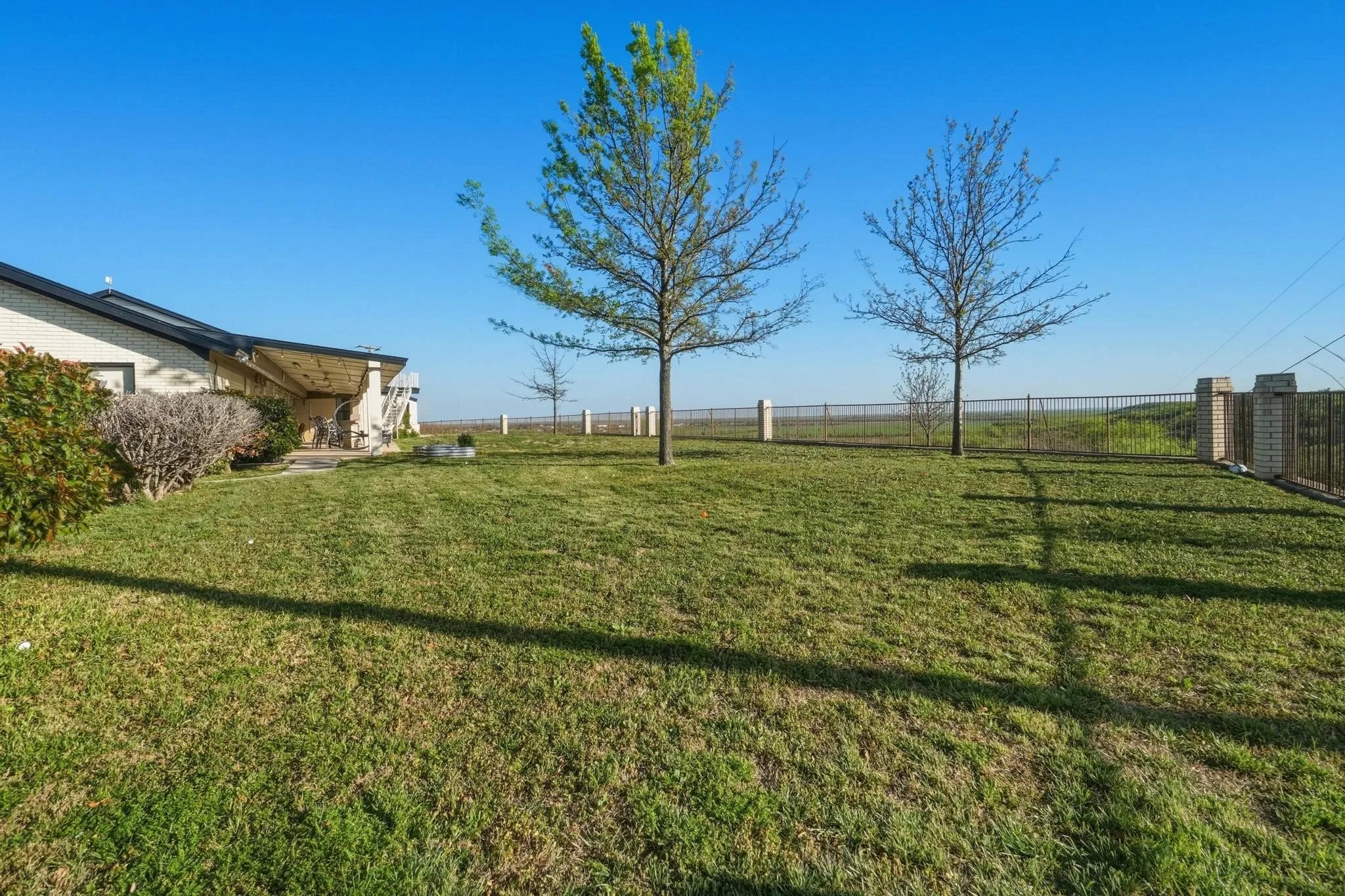 Single Family Residence For Sale in Coleman County , 1505 Hillcrest Street, Coleman, Texas 76834, 4 Bedroom, 4 Bathroom, 4 Garage spaces, 3,300 Sqft, built in 1984, Preowned, mls#21223460, Real Estate Agent in Coleman, Homes For Sale in Coleman county, Homes For Sale in Coleman, Realtor in Coleman Texas, Real Estate Brokerage Independent Realty Texas, Luminita Cordes Realtor