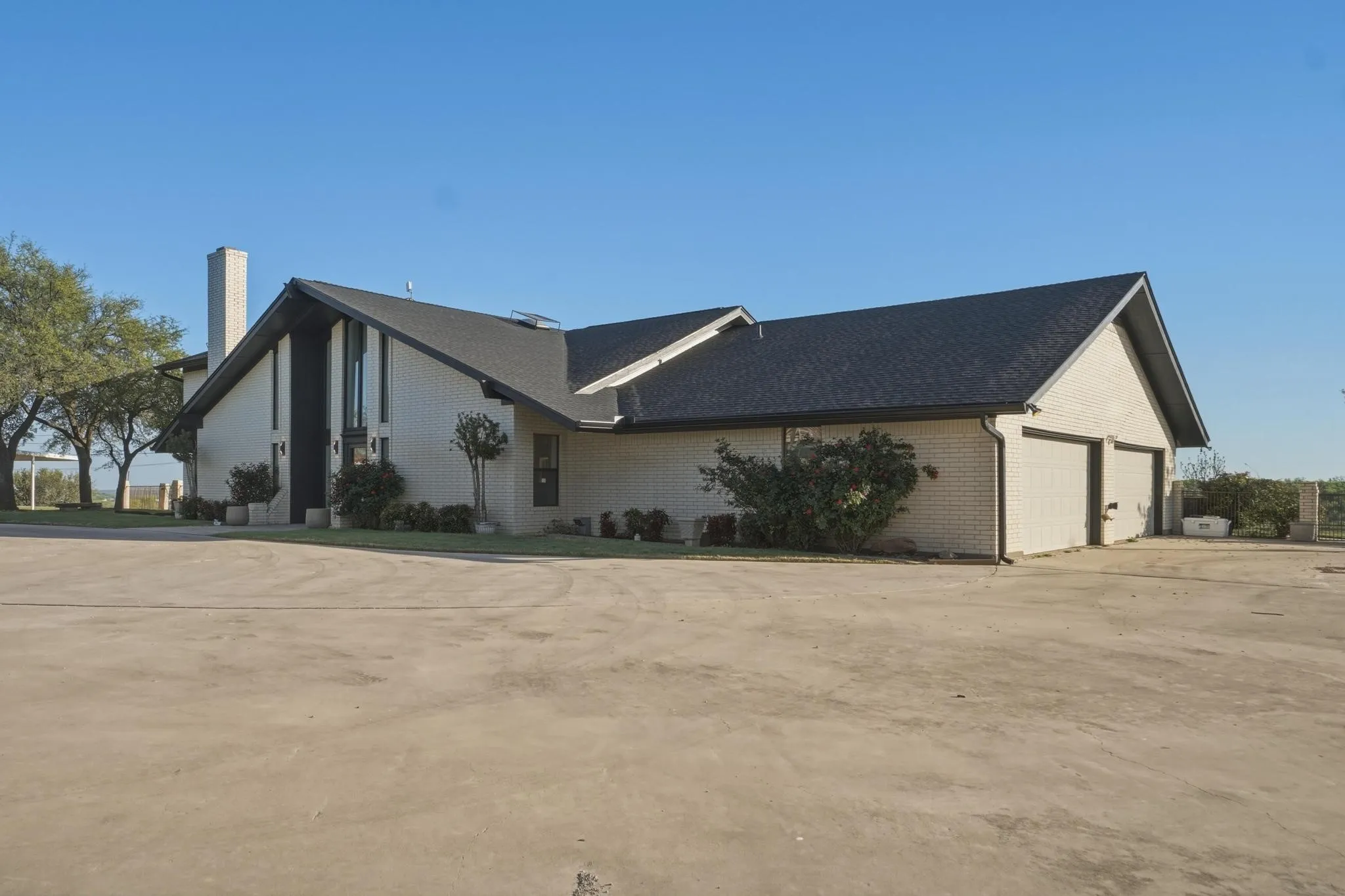 4-Car Garage Side Entrance