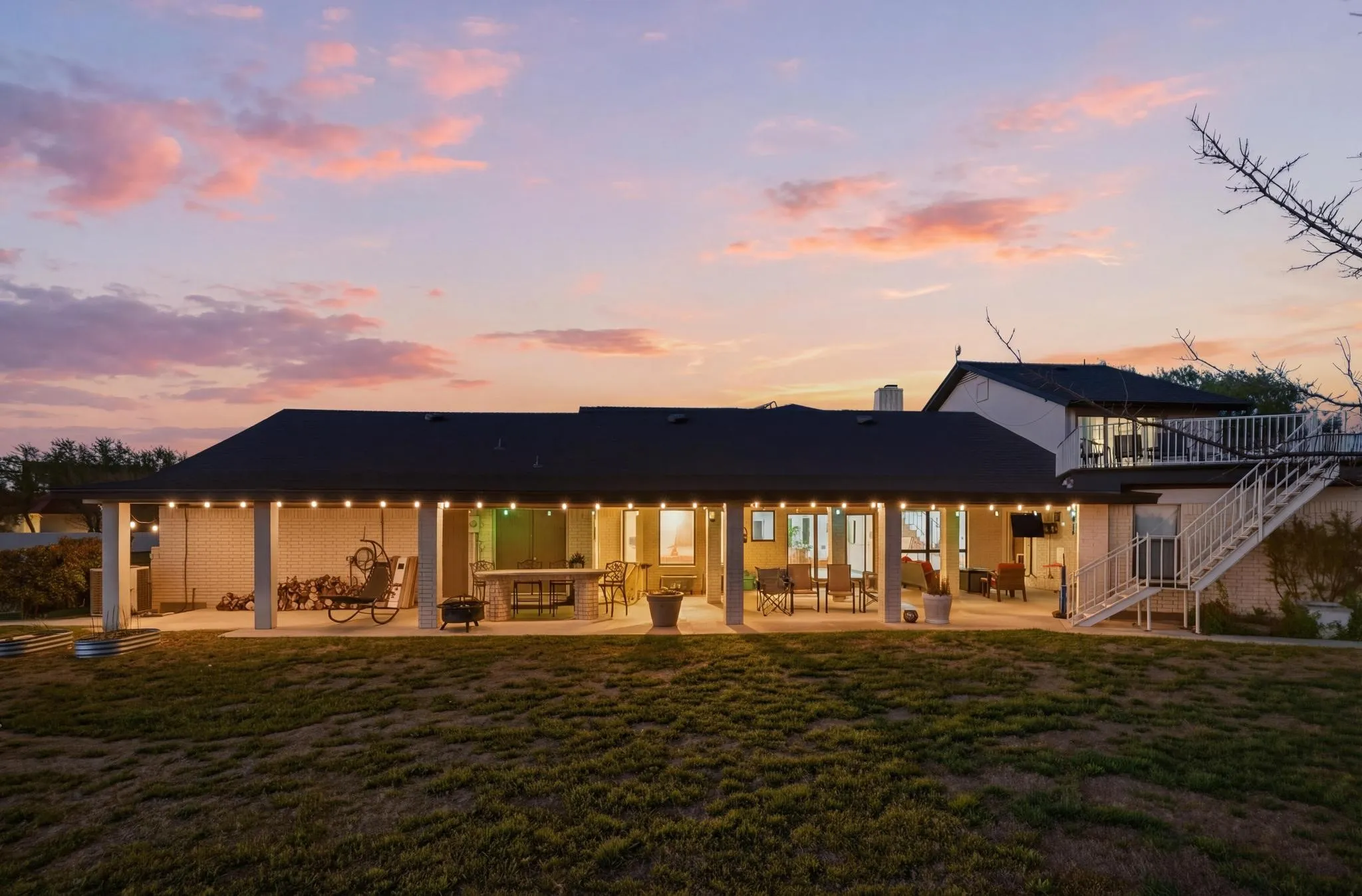 Single Family Residence For Sale in Coleman County , 1505 Hillcrest Street, Coleman, Texas 76834, 4 Bedroom, 4 Bathroom, 4 Garage spaces, 3,300 Sqft, built in 1984, Preowned, mls#21223460, Real Estate Agent in Coleman, Homes For Sale in Coleman county, Homes For Sale in Coleman, Realtor in Coleman Texas, Real Estate Brokerage Independent Realty Texas, Luminita Cordes Realtor