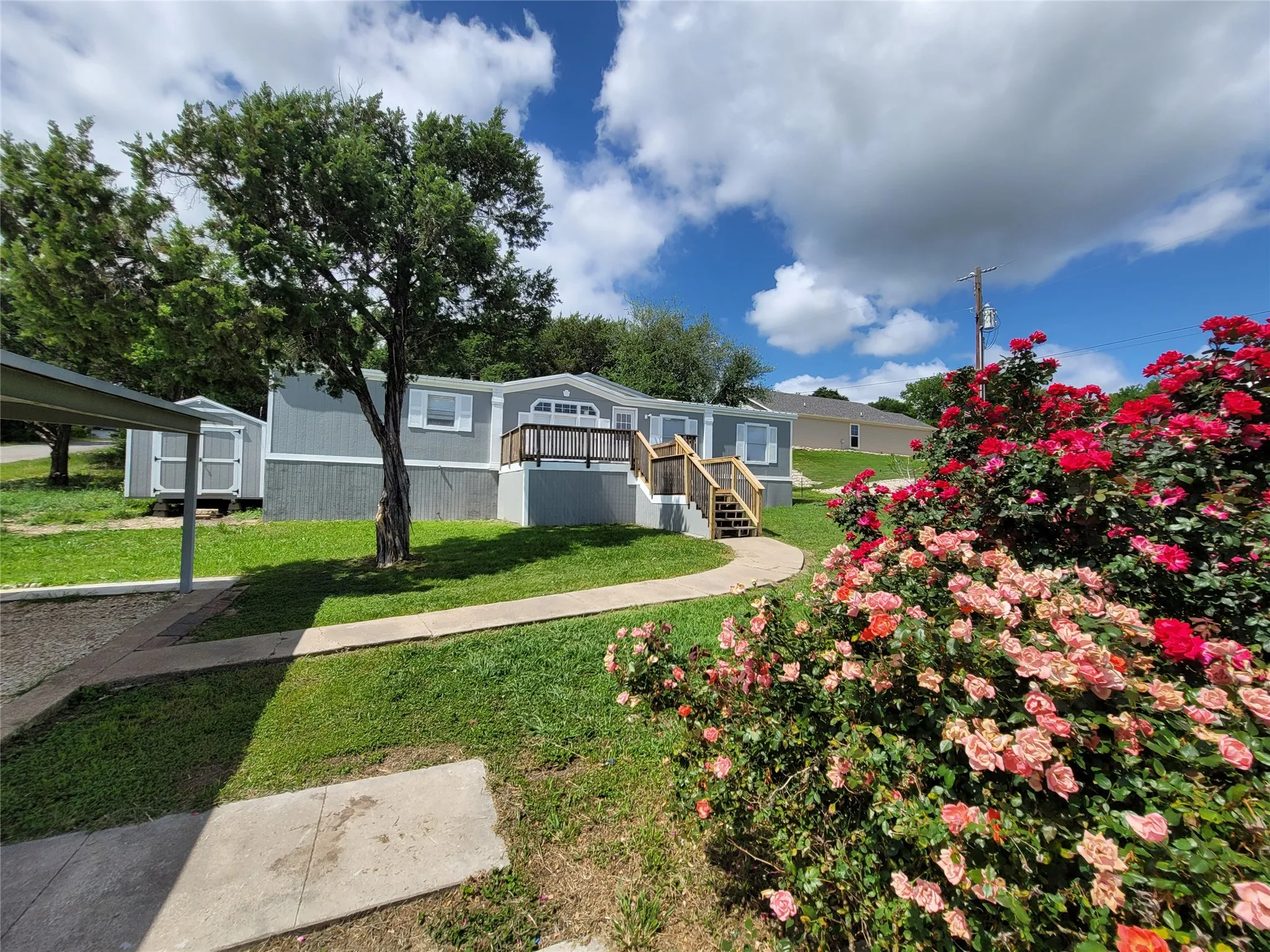 Mobile Home For Sale in Hood County , 902 DEVILS RIVER Drive, Granbury, Texas 76048, 3 Bedrooms, 2 Bathrooms, Garage spaces, 1,568 Sqft, built in 2002, Price $199,900, mls#21238222, Real Estate Agent in Granbury, Homes For Sale in Hood county, Homes For Sale in Granbury, Realtor in Granbury Texas, Real Estate Brokerage Independent Realty Texas, Luminita Cordes Realtor