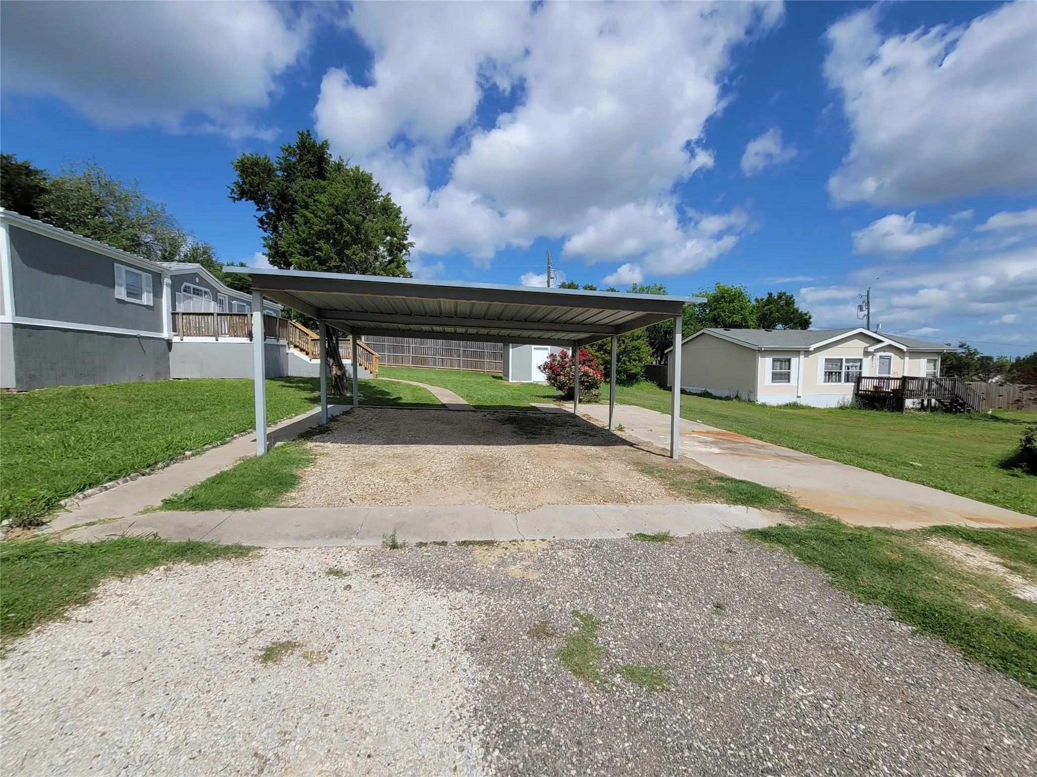 Mobile Home For Sale in Hood County , 902 DEVILS RIVER Drive, Granbury, Texas 76048, 3 Bedrooms, 2 Bathrooms, Garage spaces, 1,568 Sqft, built in 2002, Price $199,900, mls#21238222, Real Estate Agent in Granbury, Homes For Sale in Hood county, Homes For Sale in Granbury, Realtor in Granbury Texas, Real Estate Brokerage Independent Realty Texas, Luminita Cordes Realtor