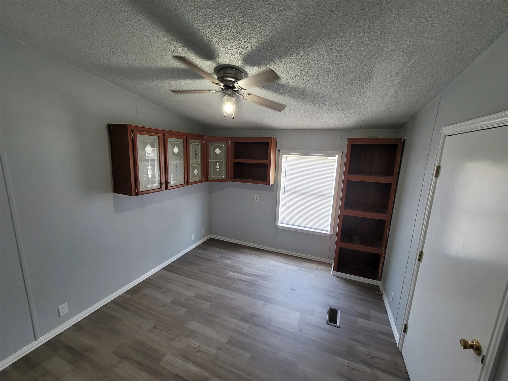 Mobile Home For Sale in Hood County , 902 DEVILS RIVER Drive, Granbury, Texas 76048, 3 Bedrooms, 2 Bathrooms, Garage spaces, 1,568 Sqft, built in 2002, Price $199,900, mls#21238222, Real Estate Agent in Granbury, Homes For Sale in Hood county, Homes For Sale in Granbury, Realtor in Granbury Texas, Real Estate Brokerage Independent Realty Texas, Luminita Cordes Realtor