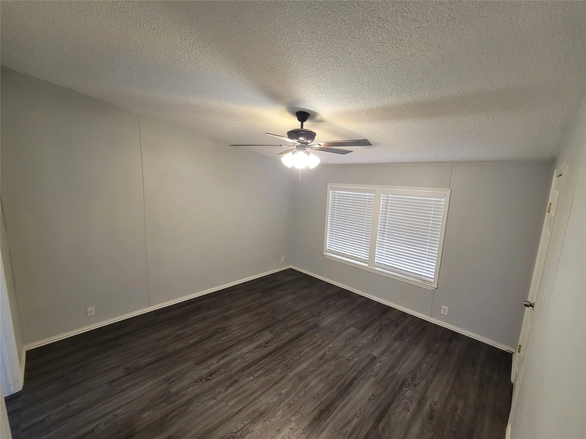 Mobile Home For Sale in Hood County , 902 DEVILS RIVER Drive, Granbury, Texas 76048, 3 Bedrooms, 2 Bathrooms, Garage spaces, 1,568 Sqft, built in 2002, Price $199,900, mls#21238222, Real Estate Agent in Granbury, Homes For Sale in Hood county, Homes For Sale in Granbury, Realtor in Granbury Texas, Real Estate Brokerage Independent Realty Texas, Luminita Cordes Realtor