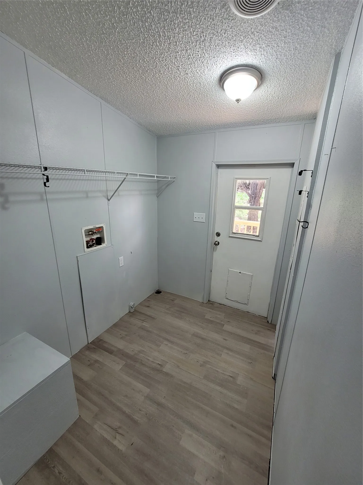 Mobile Home For Sale in Hood County , 902 DEVILS RIVER Drive, Granbury, Texas 76048, 3 Bedrooms, 2 Bathrooms, Garage spaces, 1,568 Sqft, built in 2002, Price $199,900, mls#21238222, Real Estate Agent in Granbury, Homes For Sale in Hood county, Homes For Sale in Granbury, Realtor in Granbury Texas, Real Estate Brokerage Independent Realty Texas, Luminita Cordes Realtor