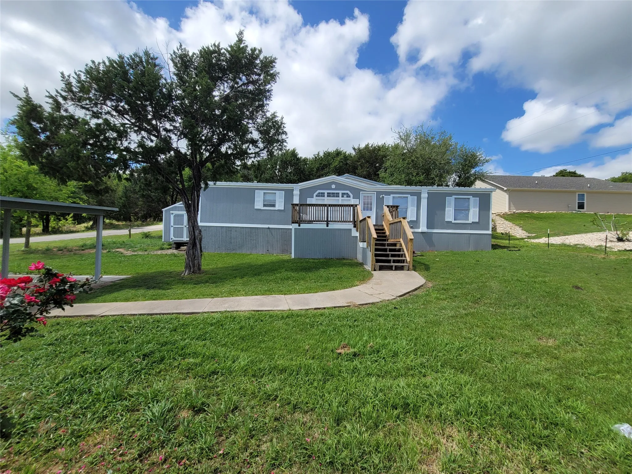 Mobile Home For Sale in Hood County , 902 DEVILS RIVER Drive, Granbury, Texas 76048, 3 Bedrooms, 2 Bathrooms, Garage spaces, 1,568 Sqft, built in 2002, Price $199,900, mls#21238222, Real Estate Agent in Granbury, Homes For Sale in Hood county, Homes For Sale in Granbury, Realtor in Granbury Texas, Real Estate Brokerage Independent Realty Texas, Luminita Cordes Realtor