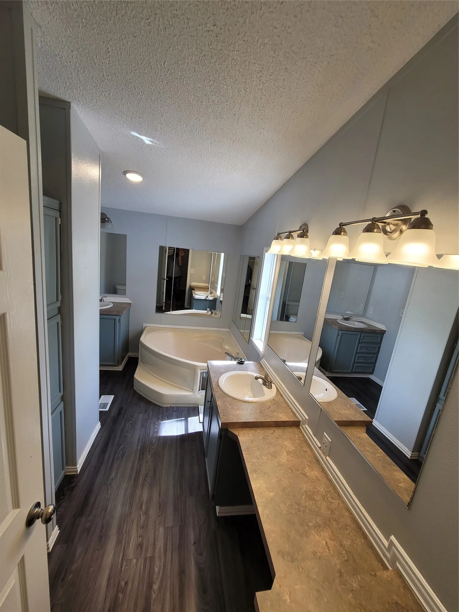 Mobile Home For Sale in Hood County , 902 DEVILS RIVER Drive, Granbury, Texas 76048, 3 Bedrooms, 2 Bathrooms, Garage spaces, 1,568 Sqft, built in 2002, Price $199,900, mls#21238222, Real Estate Agent in Granbury, Homes For Sale in Hood county, Homes For Sale in Granbury, Realtor in Granbury Texas, Real Estate Brokerage Independent Realty Texas, Luminita Cordes Realtor